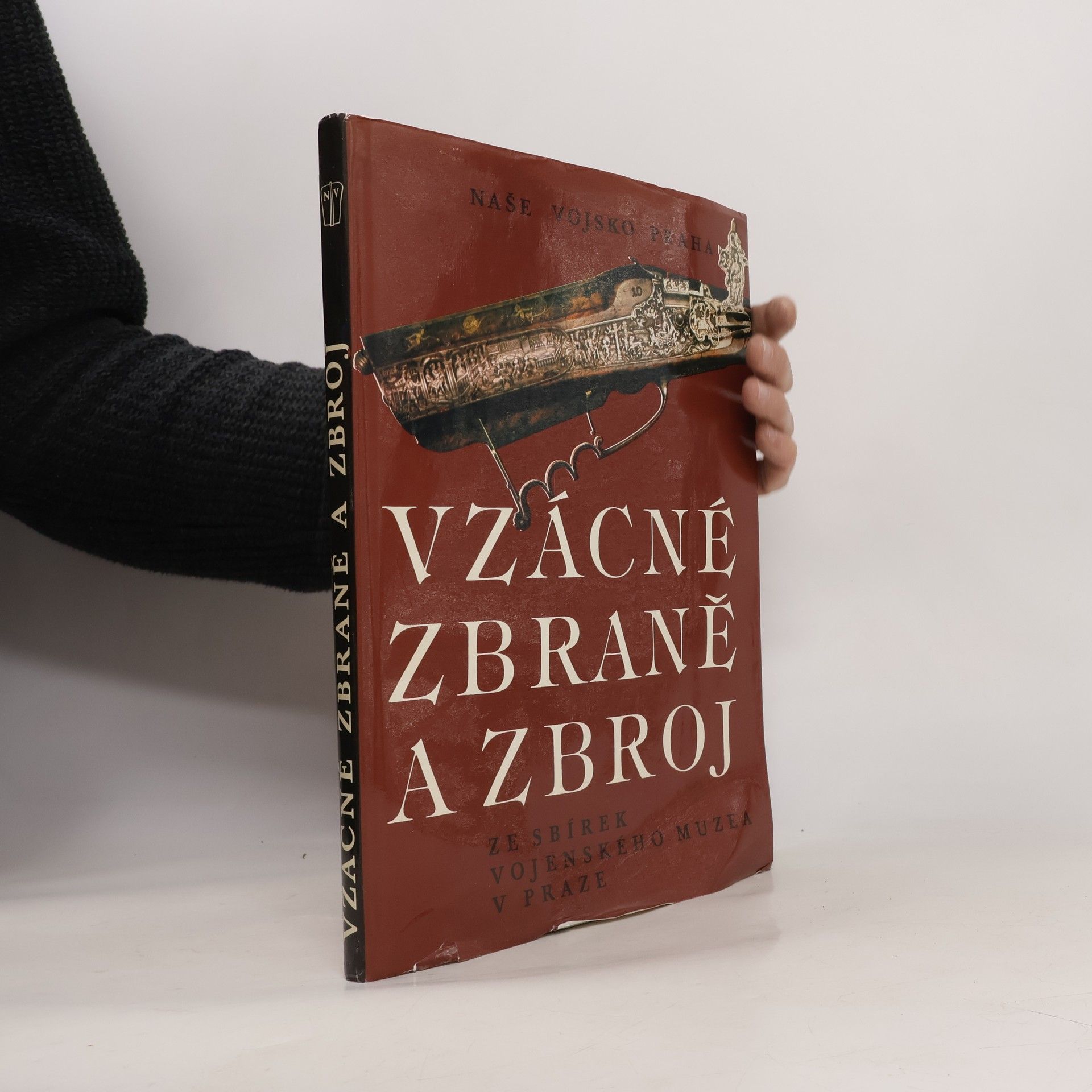 Kolektiv autorů Vzácné zbraně a zbroj