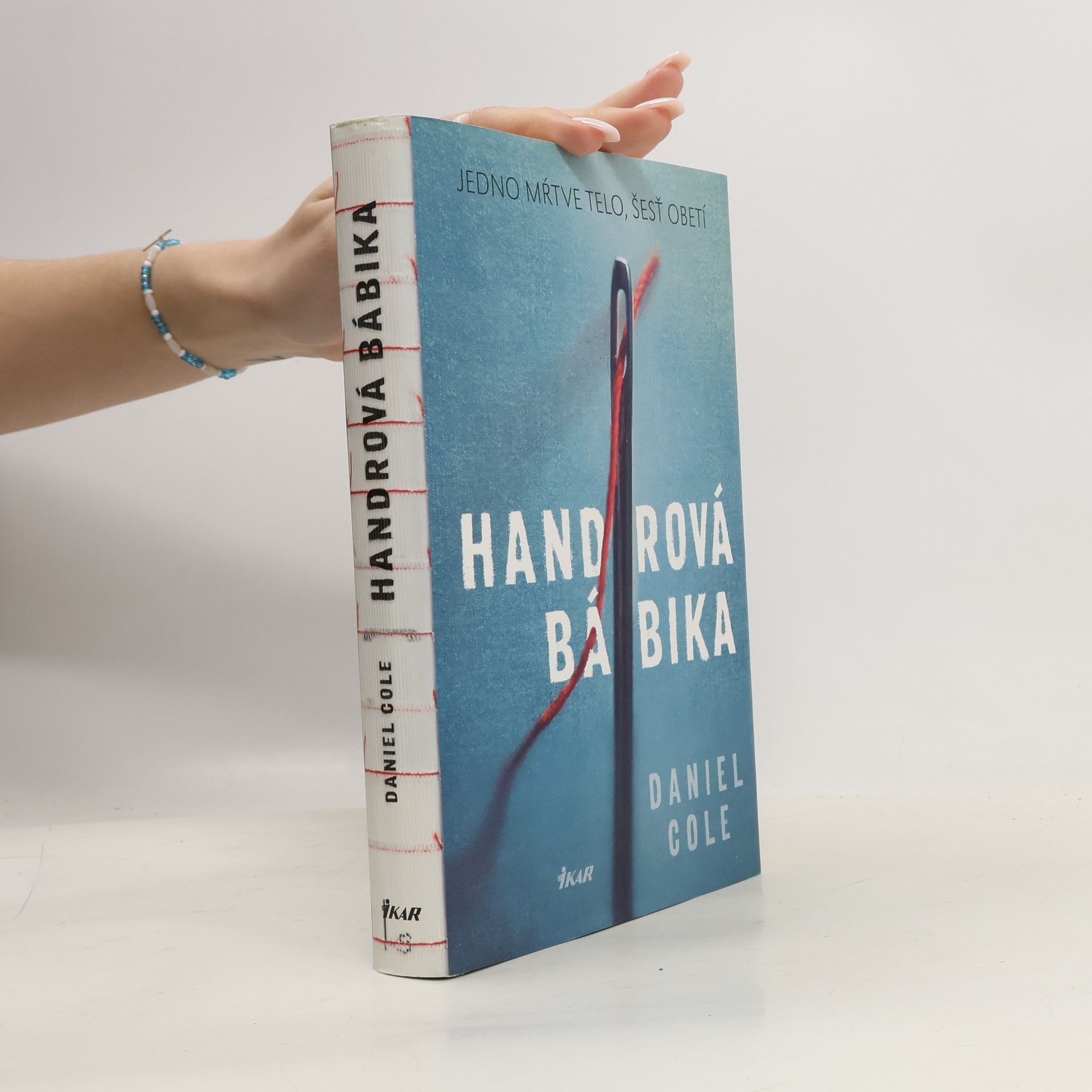 Daniel Cole Handrová bábika