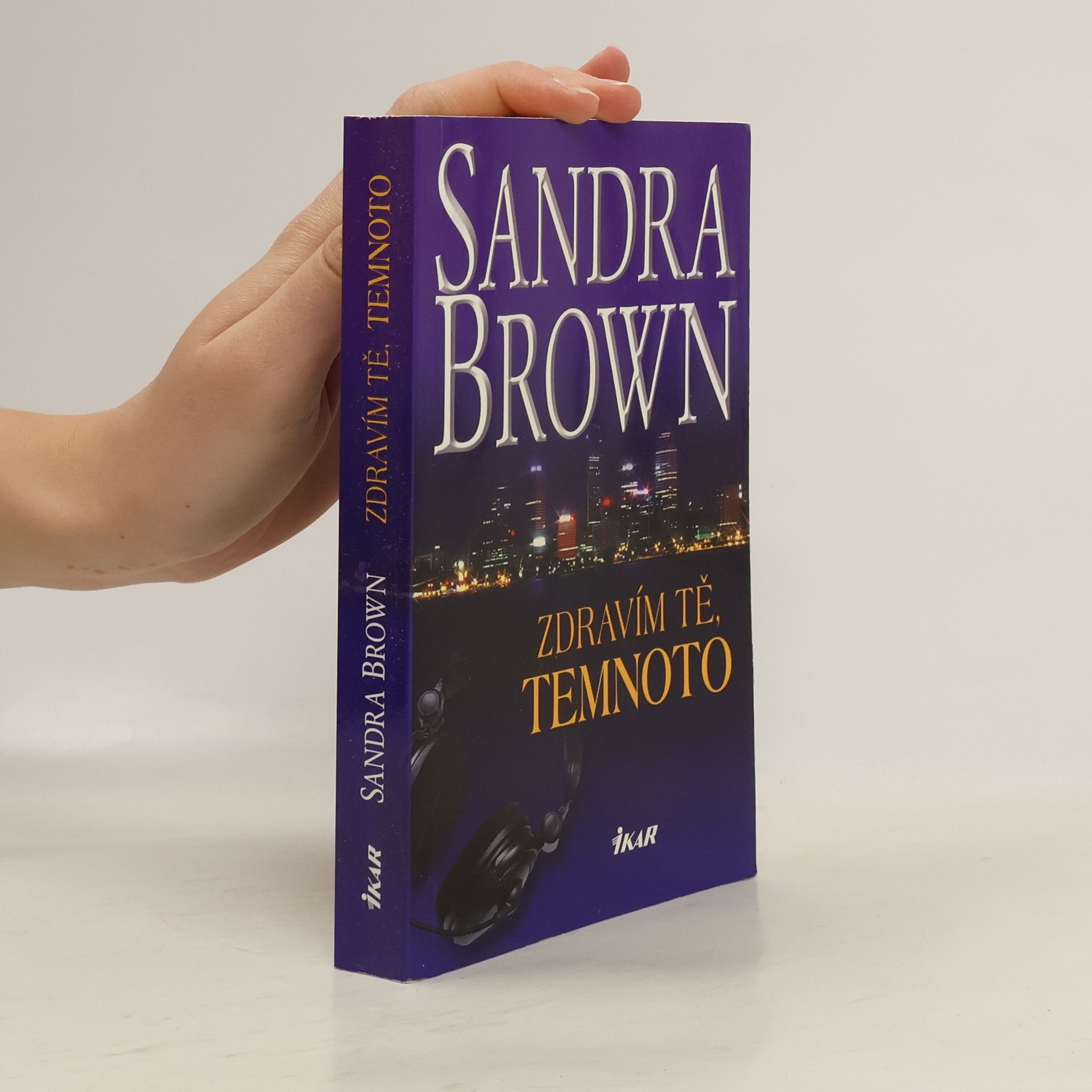 Sandra Brown Zdravím tě, temnoto