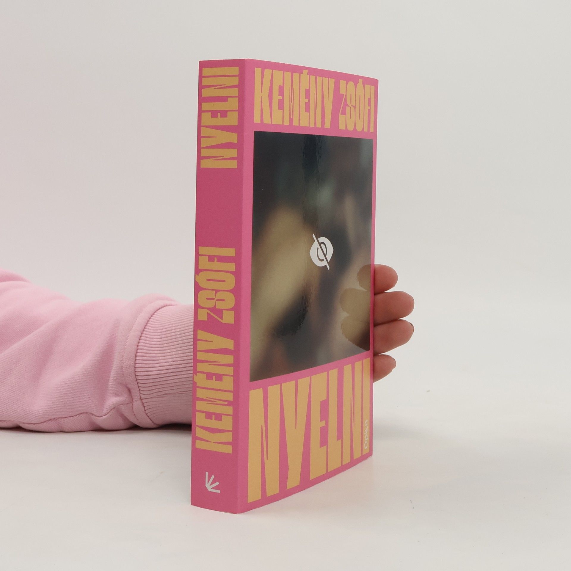 Kemény Zsófi Nyelni