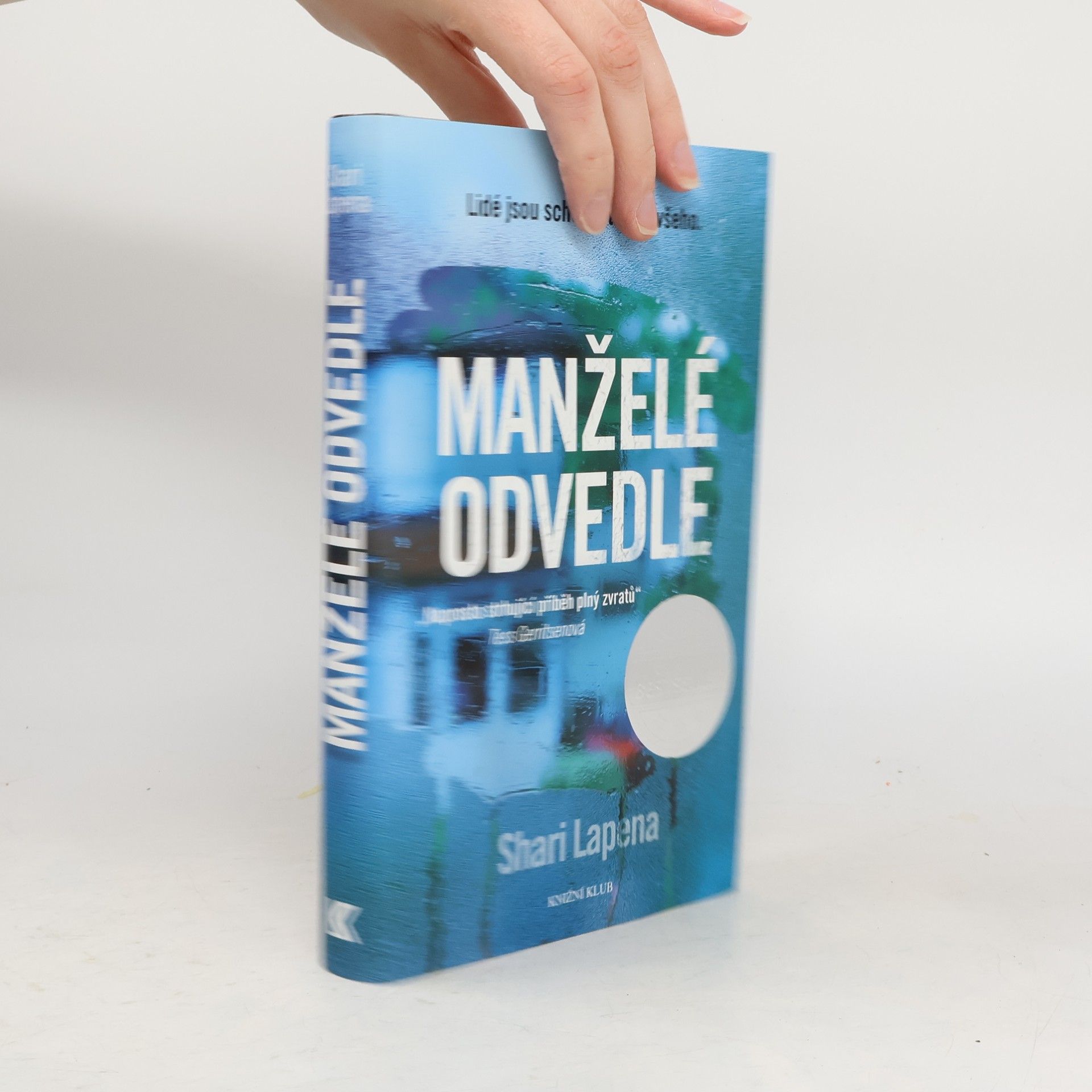 Shari Lapena Manželé odvedle