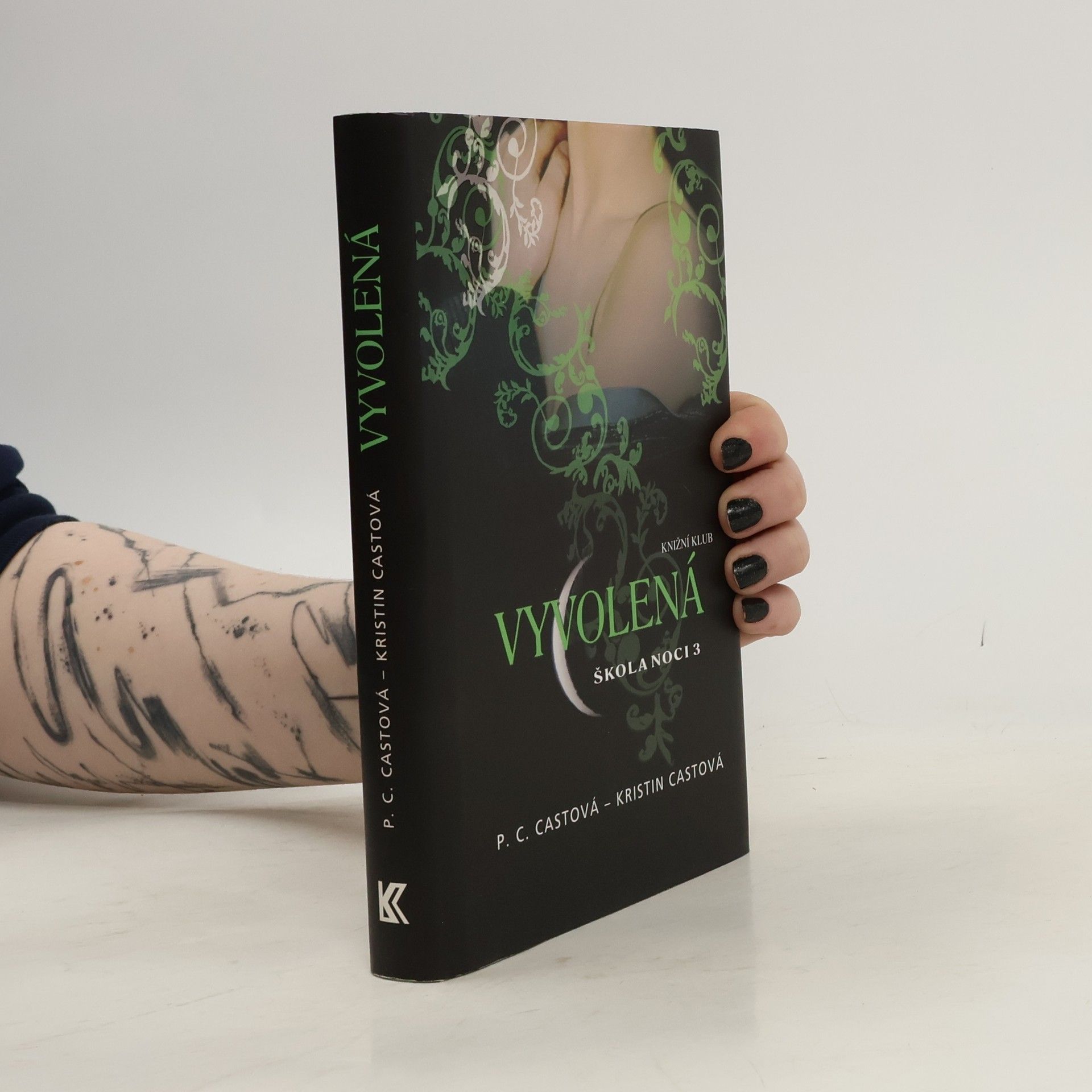 Phyllis Christine Cast Škola noci. 3, Vyvolená