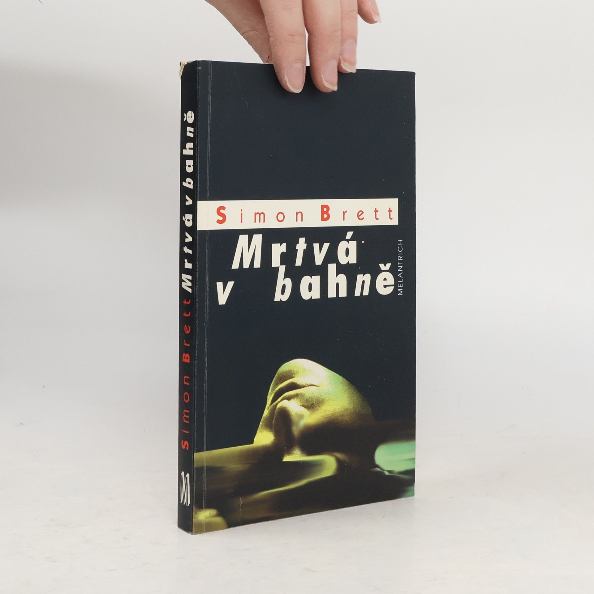 Simon Brett Mrtvá v bahně