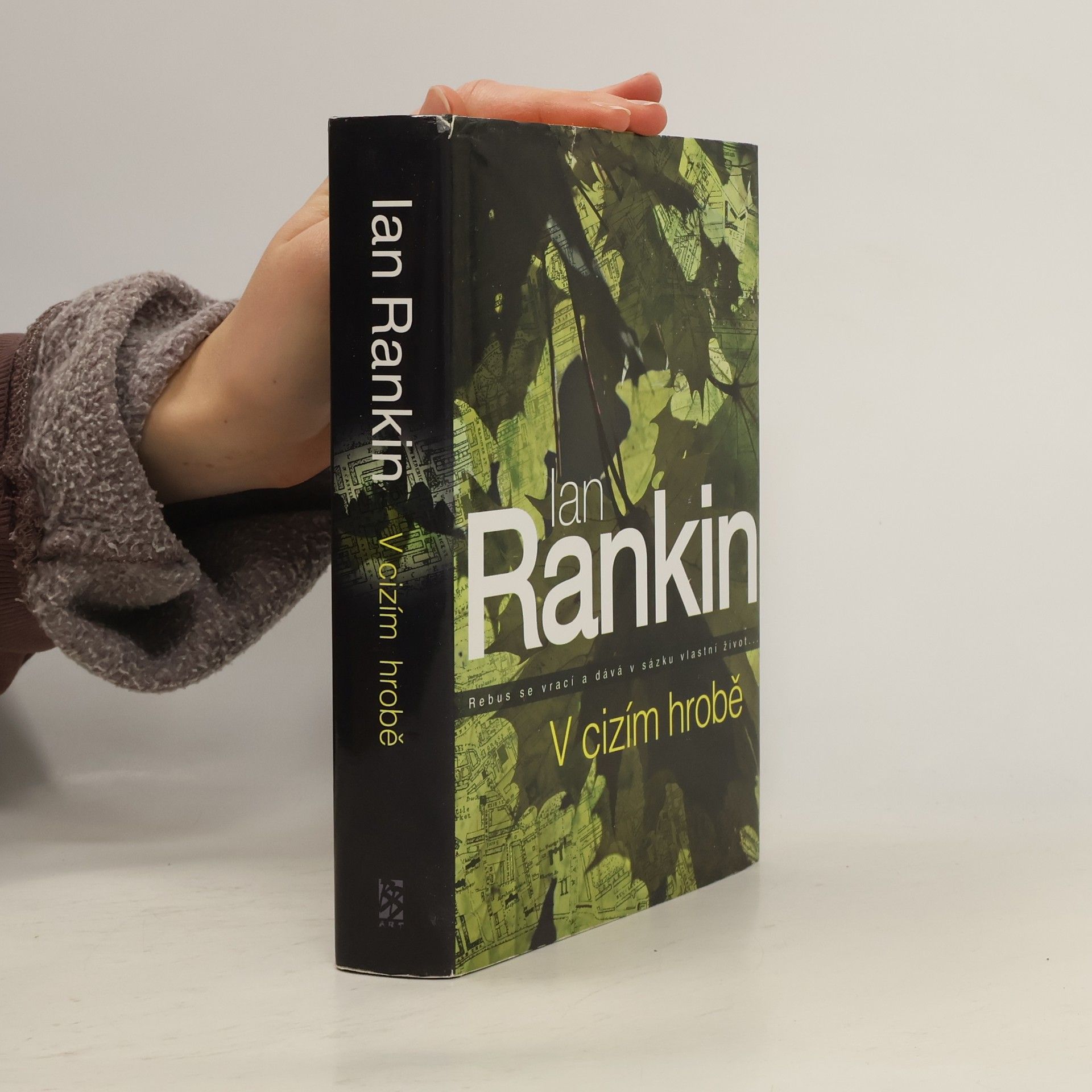 Ian Rankin V cizím hrobě
