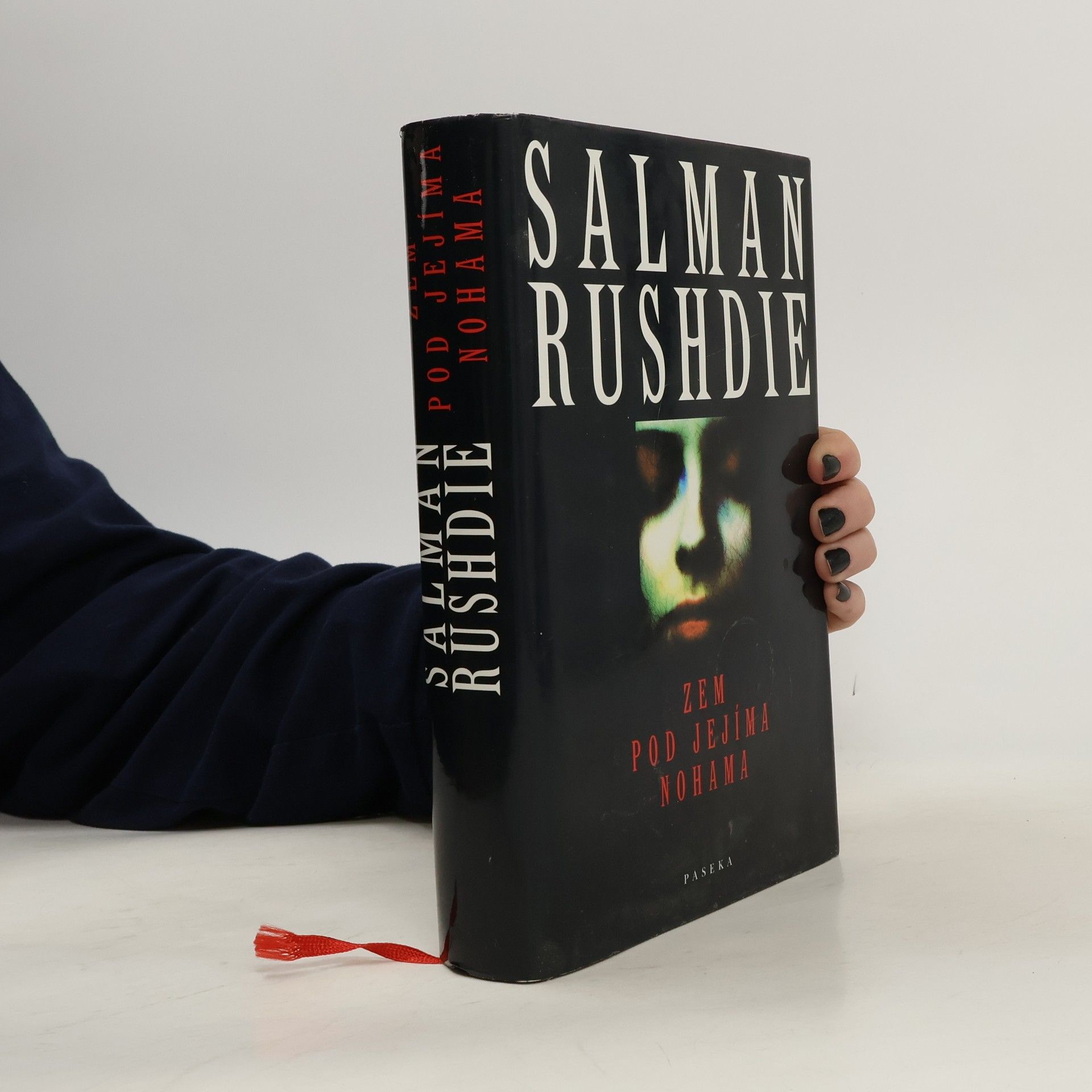 Salman Rushdie Zem pod jejíma nohama