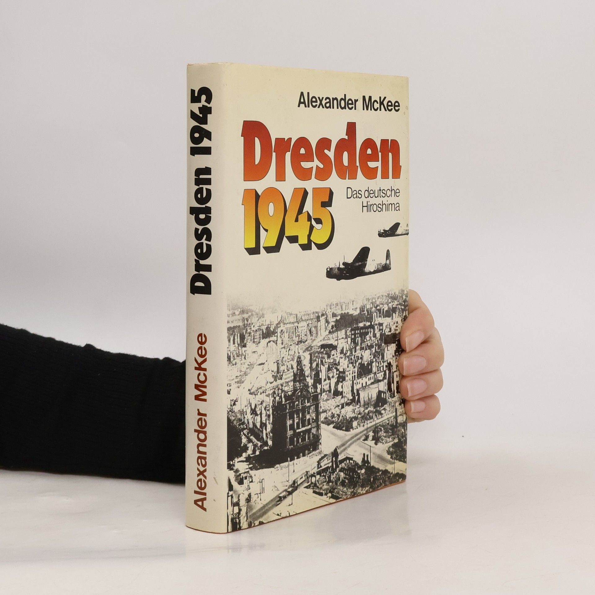 Alexander McKee Dresden 1945
