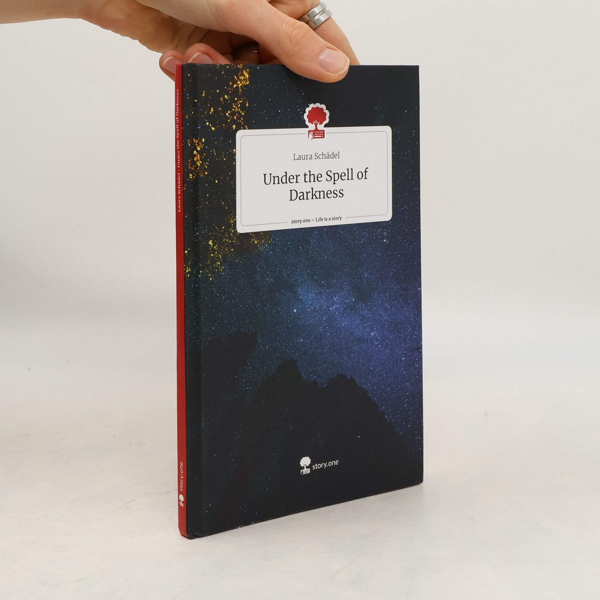 Laura Schädel Under the Spell of Darkness. Life Is a Story - story.one