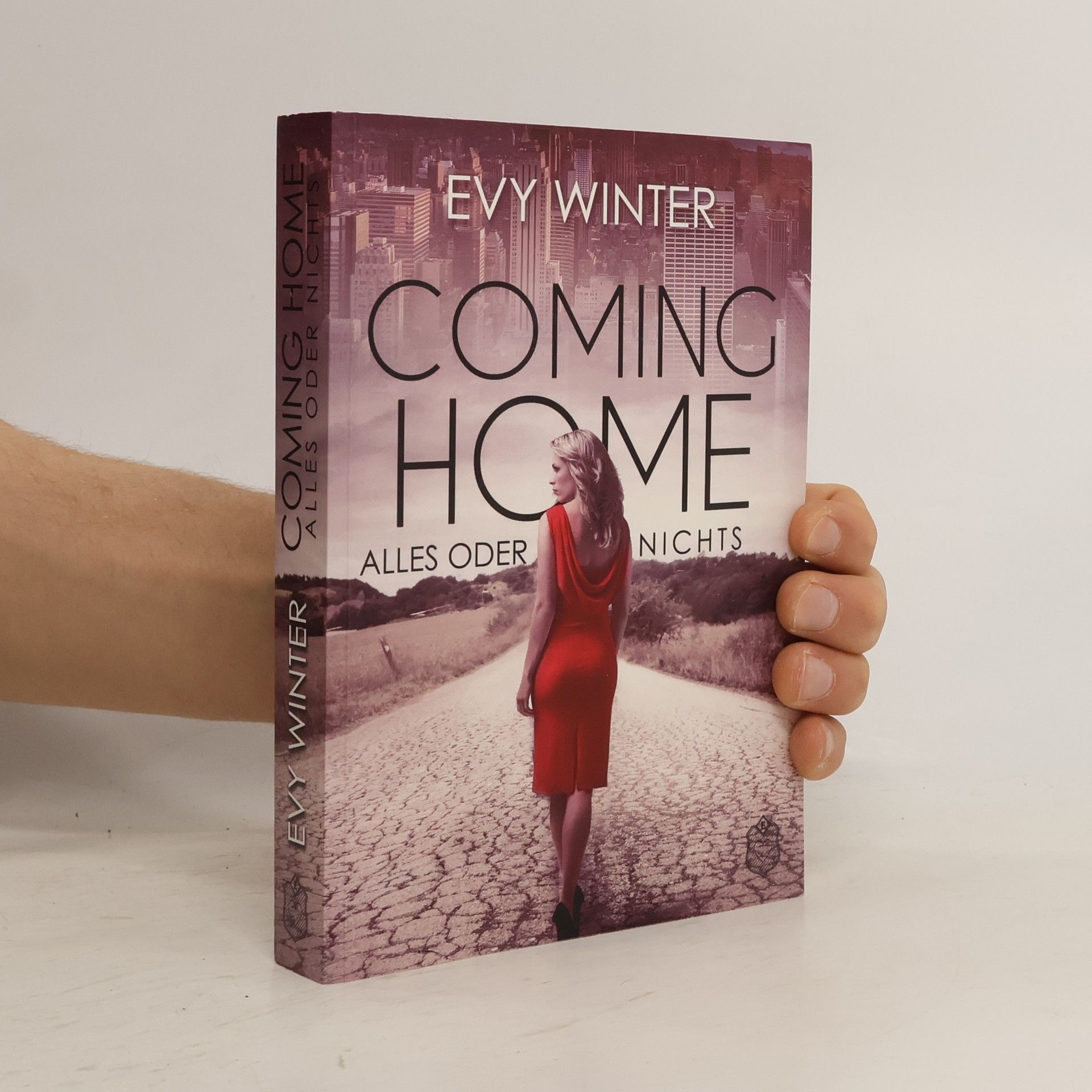 Evy Winter Coming Home