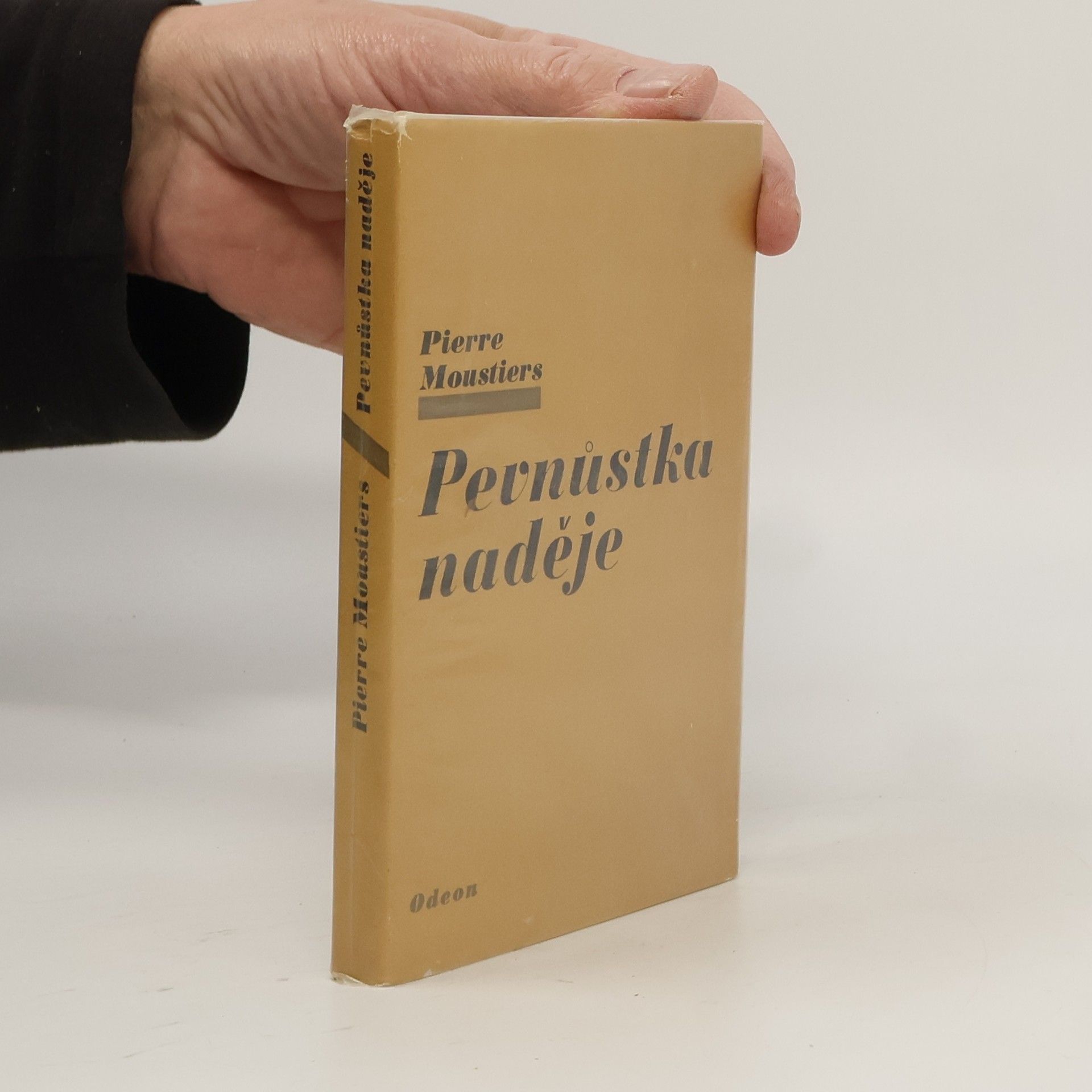 Pierre Moustiers Pevnůstka naděje