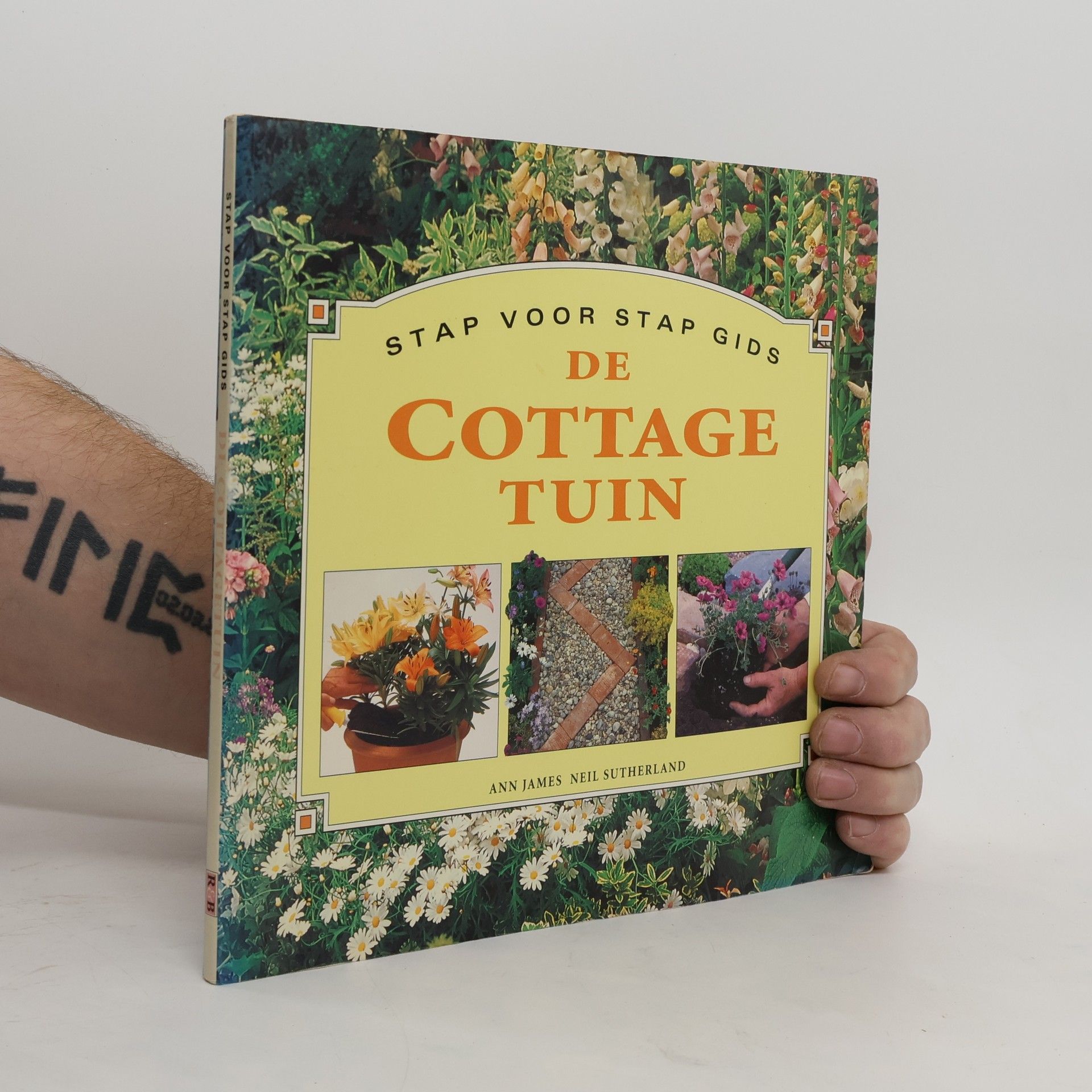 Ann James De cottage tuin