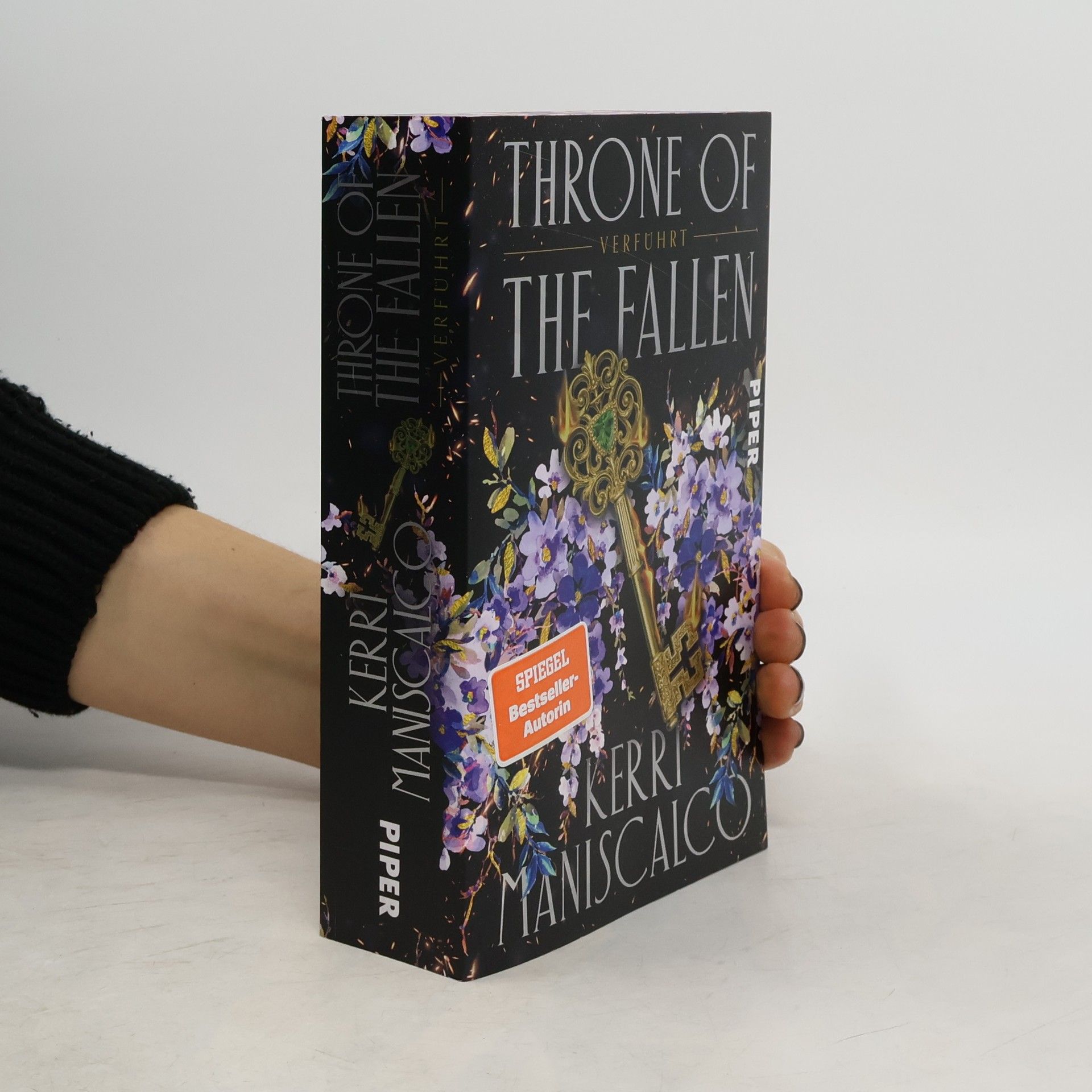 Throne of the Fallen. Verführt