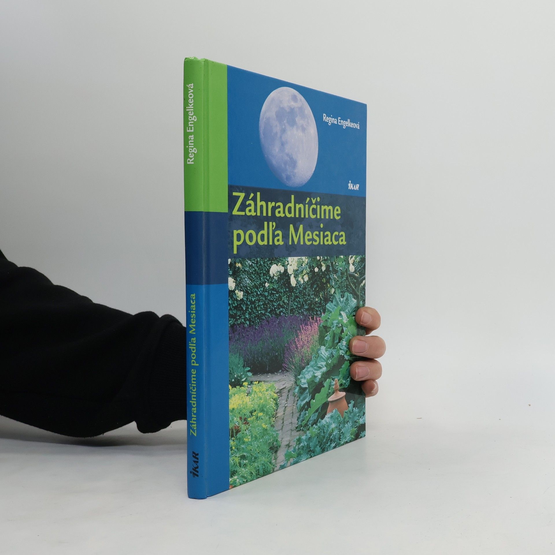 Regina Engelke Záhradníčime podľa mesiaca