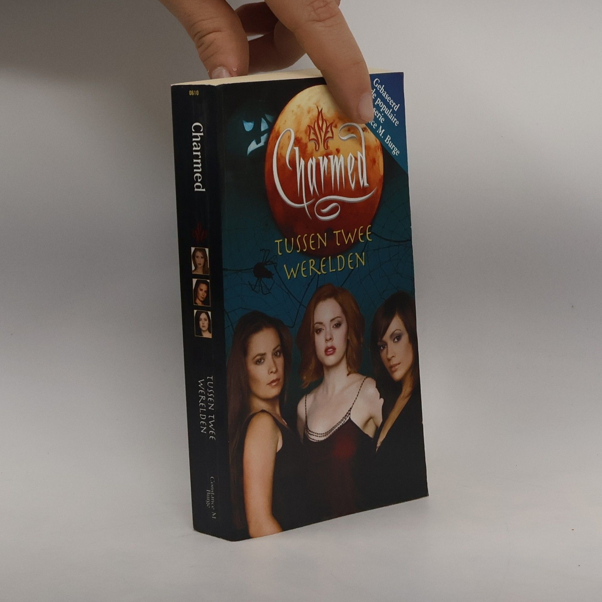 Constance M. Burge Charmed - 10: Tussen twee werelden