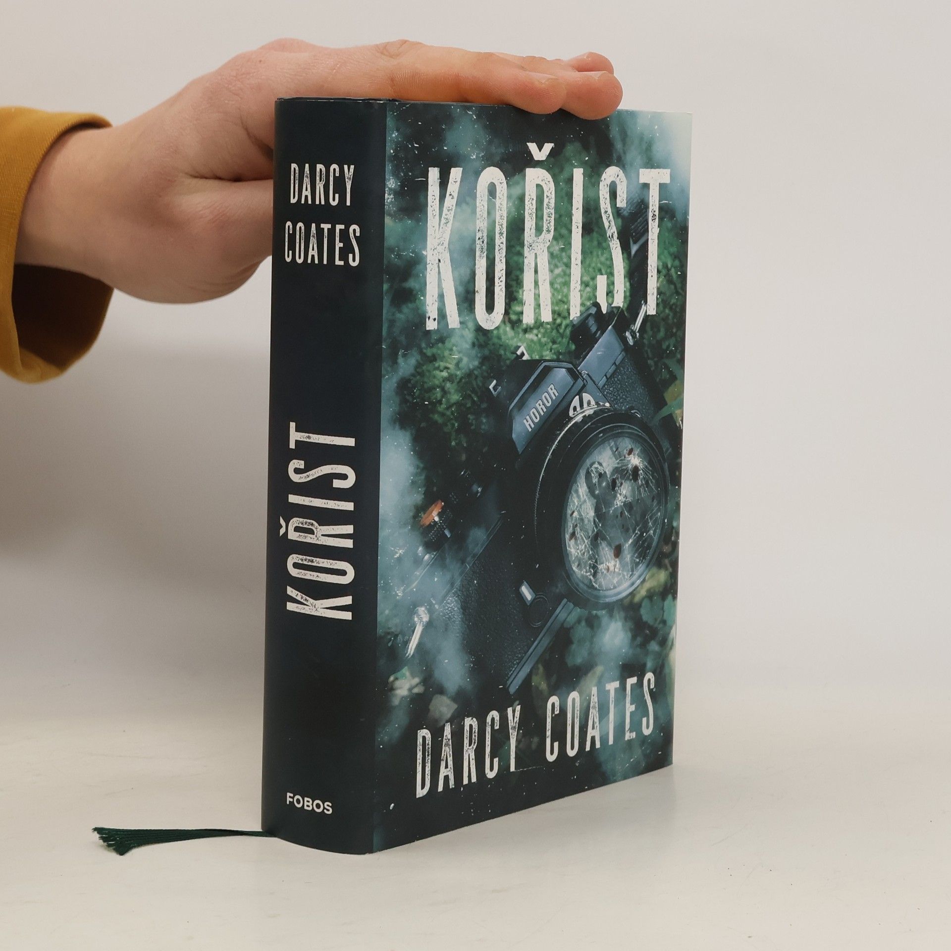 Darcy Coates Kořist