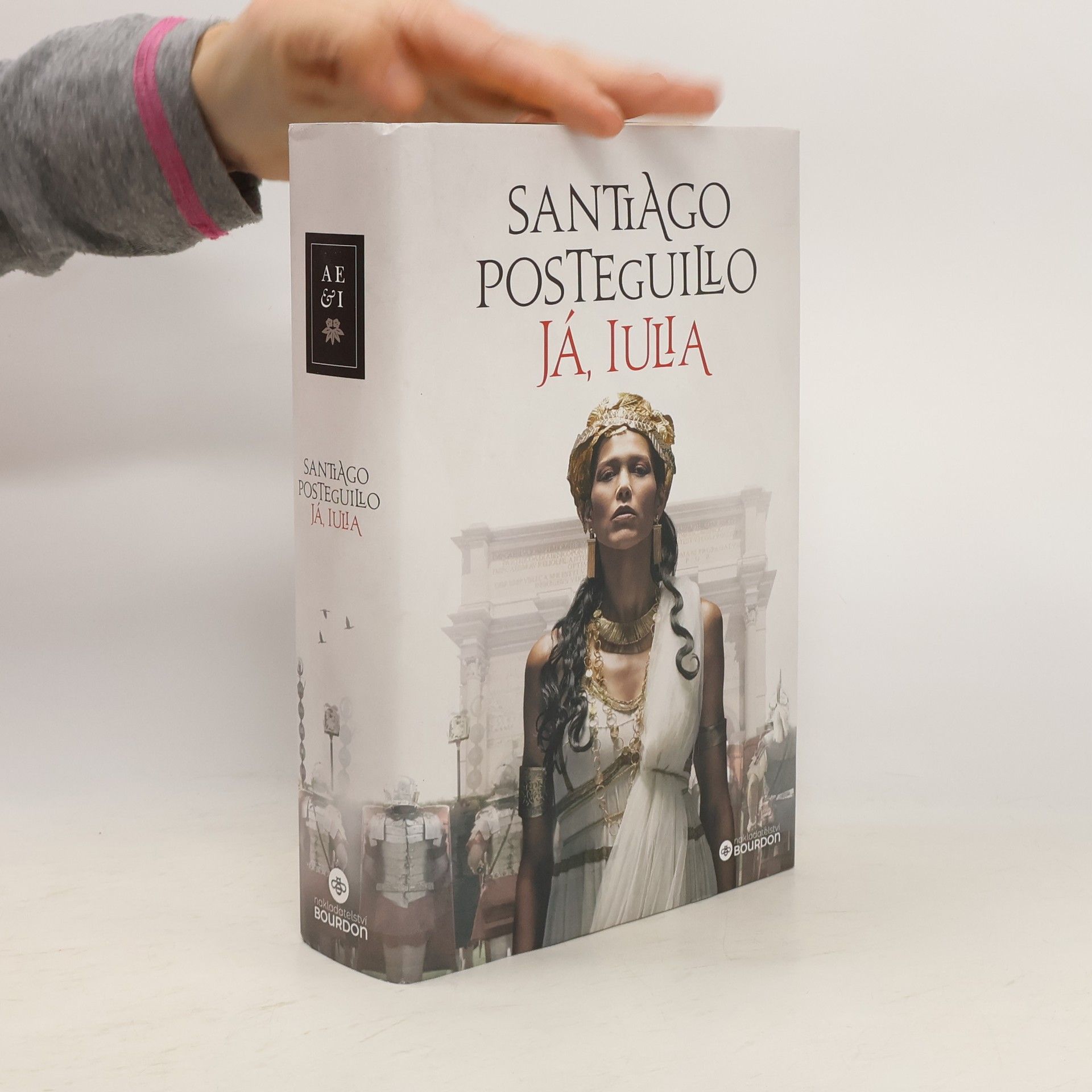 Anna Tkáčová Já, Iulia