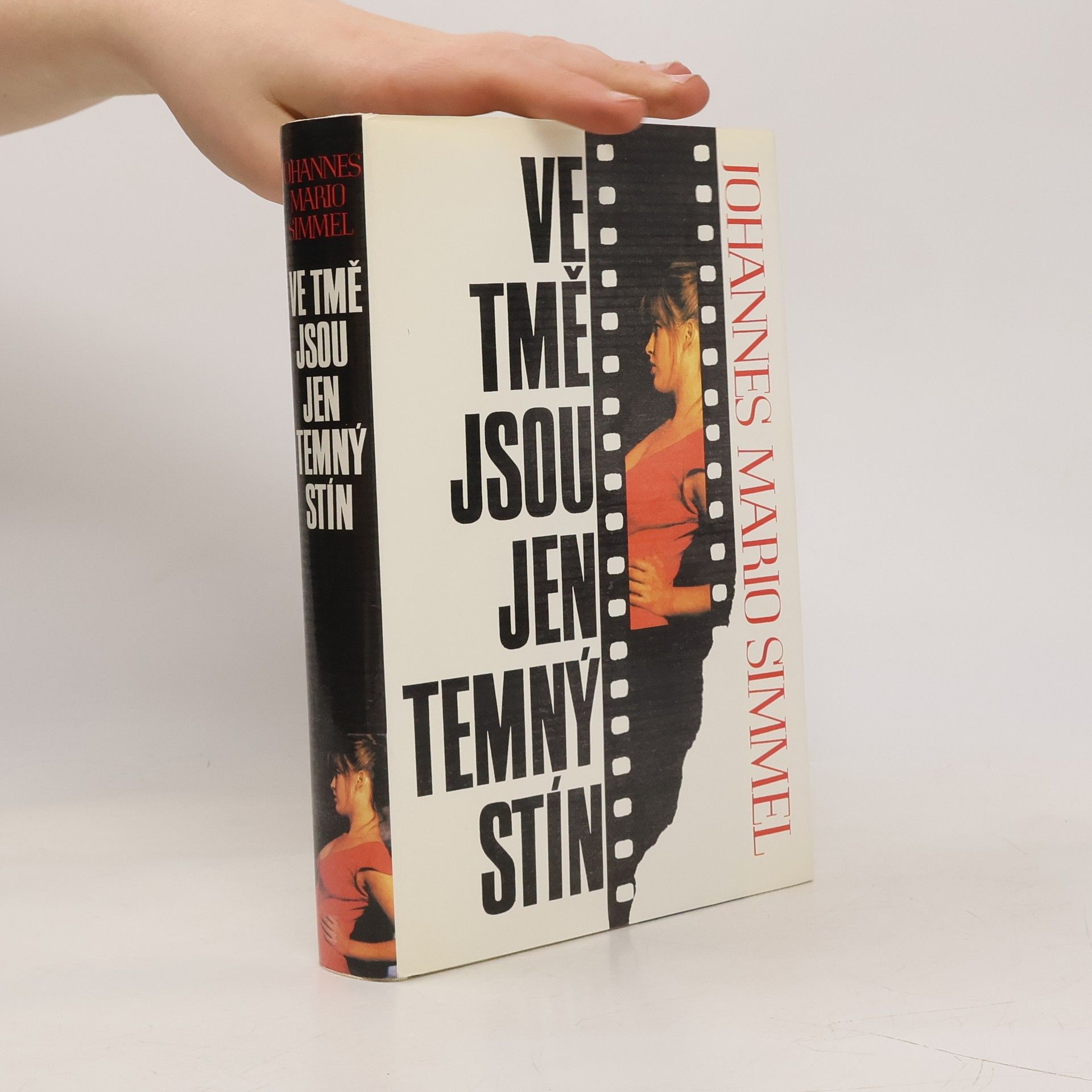 Johannes Mario Simmel Ve tmě jsou jen temný stín