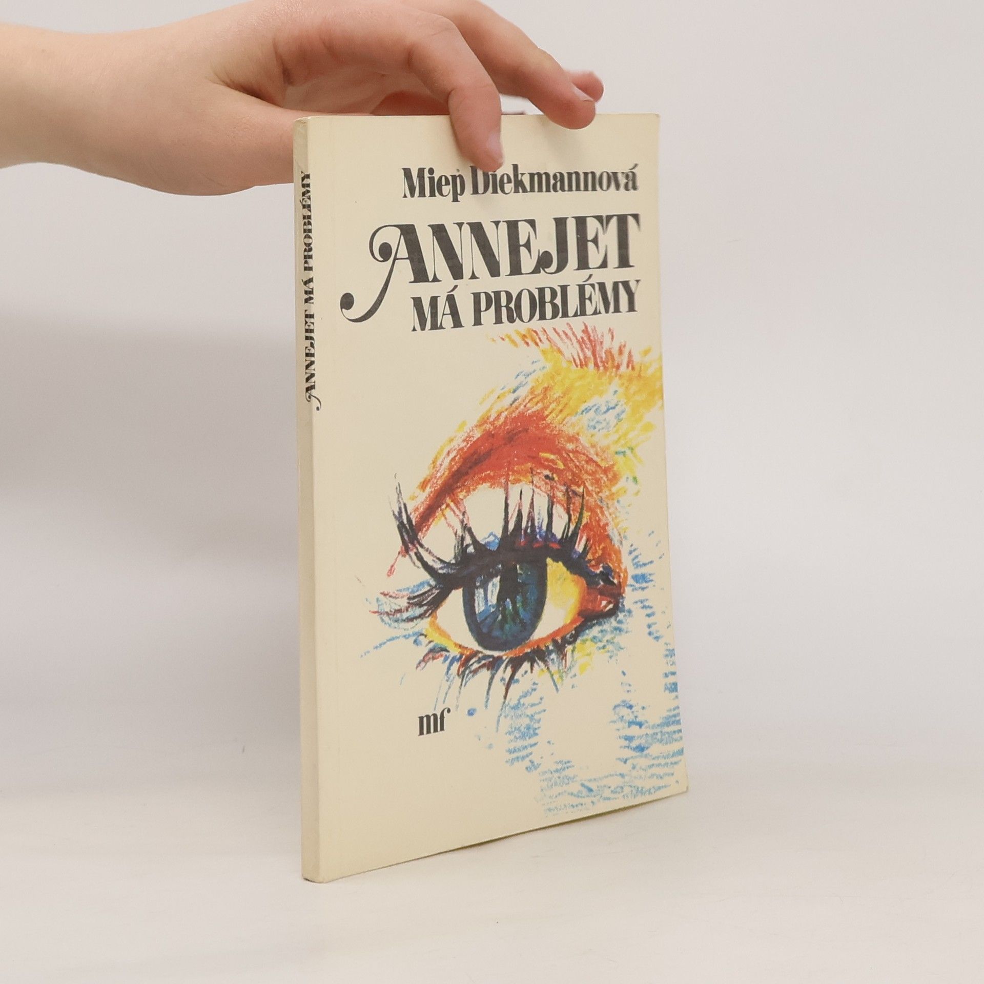 Annejet má problémy