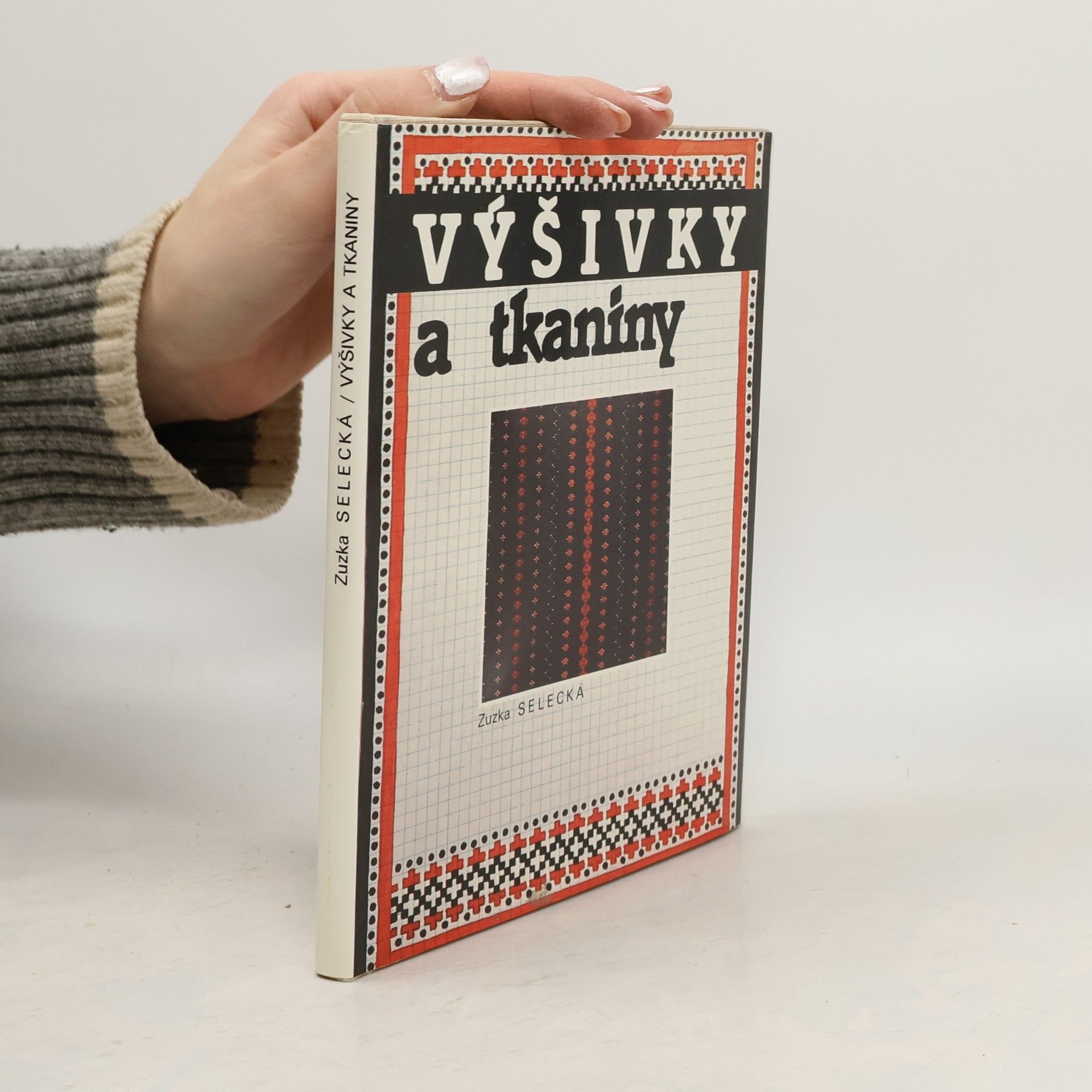 Zuzka Selecká Výšivky a tkaniny