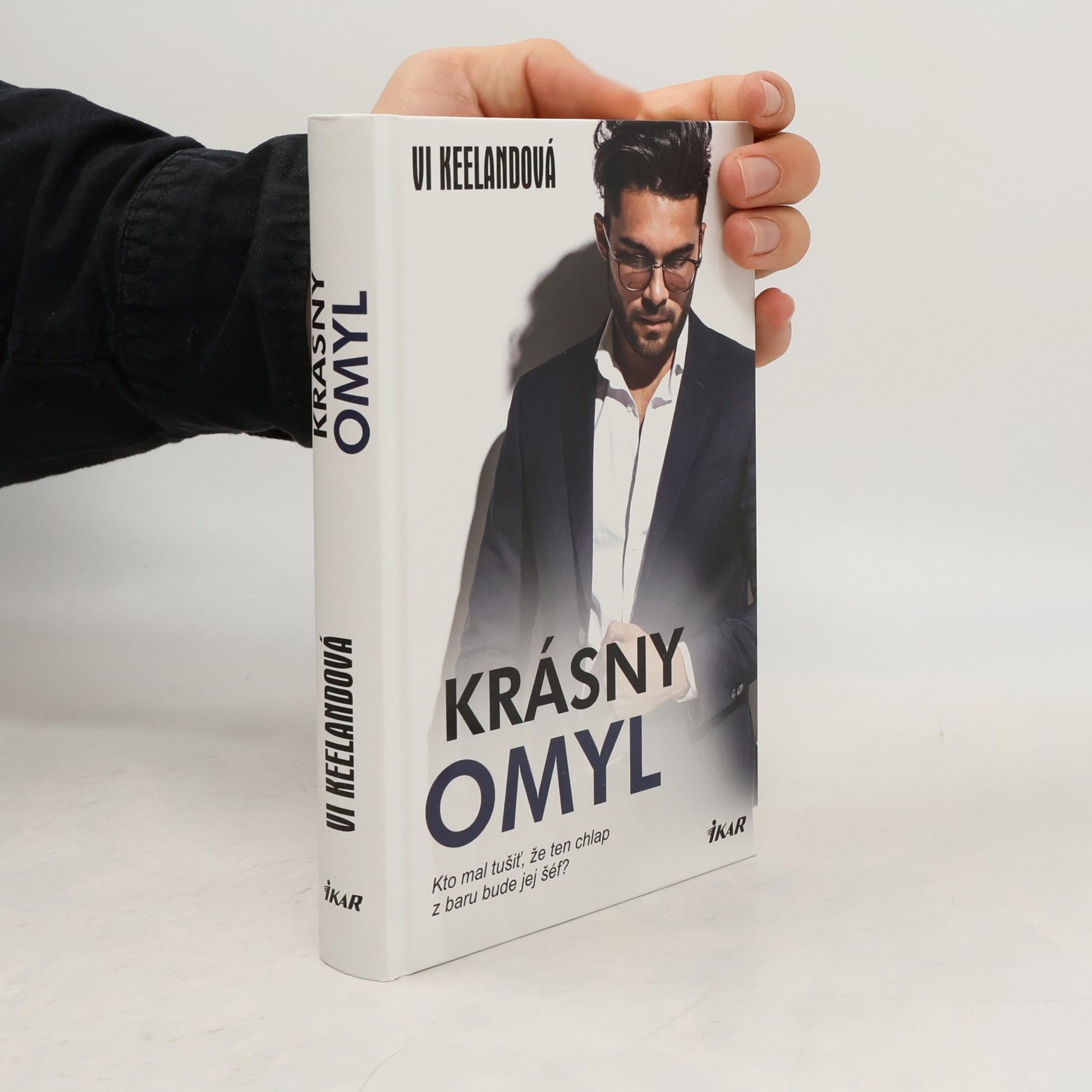 Vi Keeland Krásny omyl