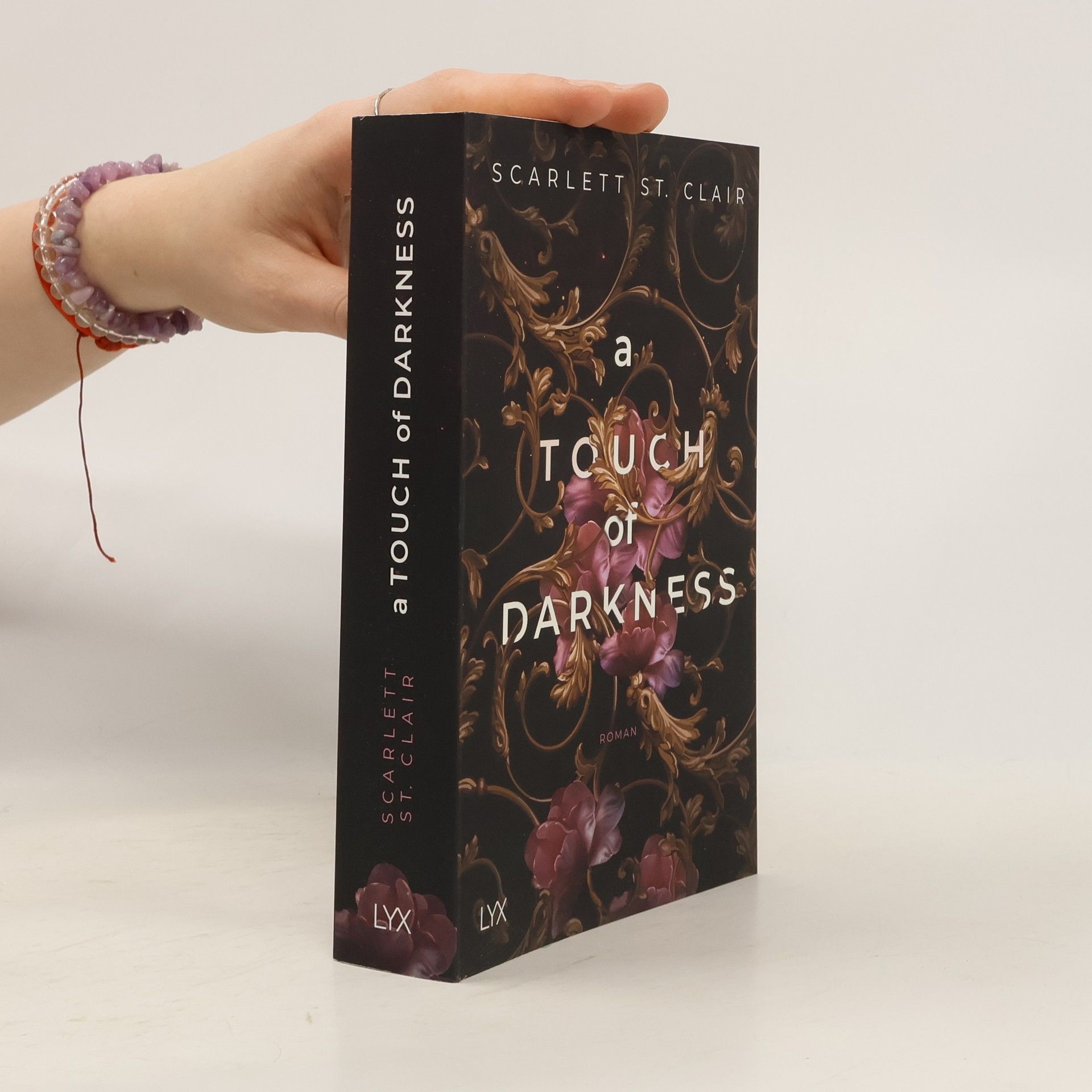 Scarlett St. Clair A Touch of Darkness