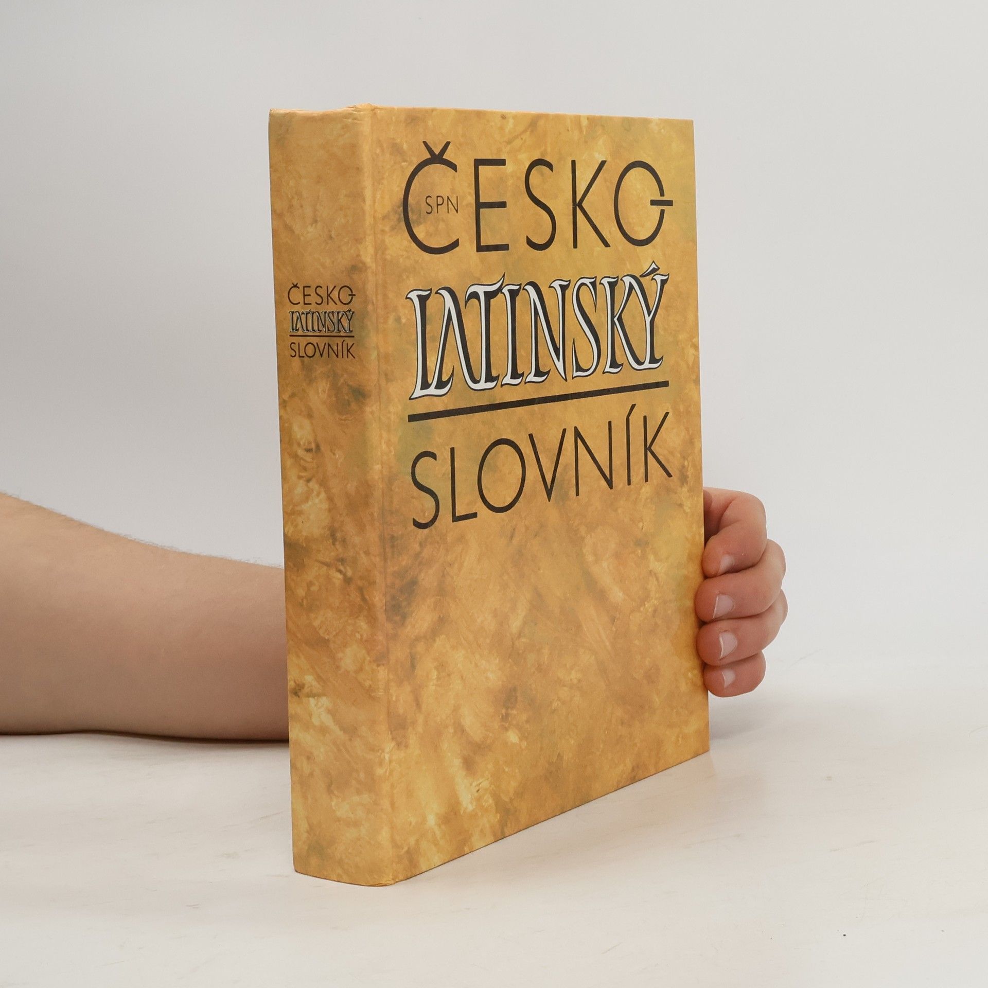 Česko-latinský slovník starověké a současné latiny