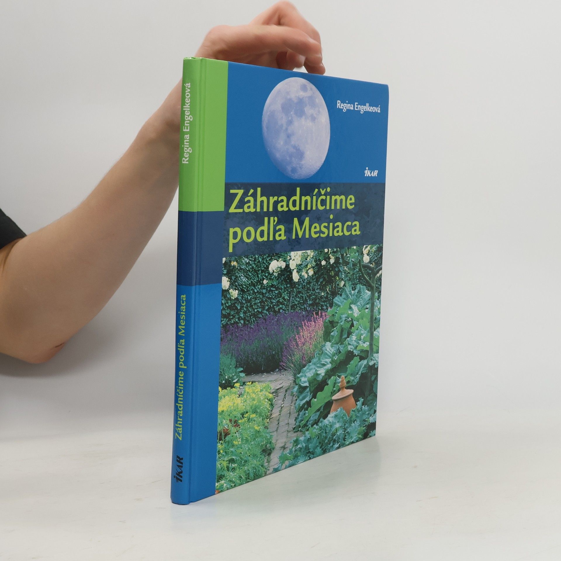 Regina Engelke Záhradníčime podľa mesiaca