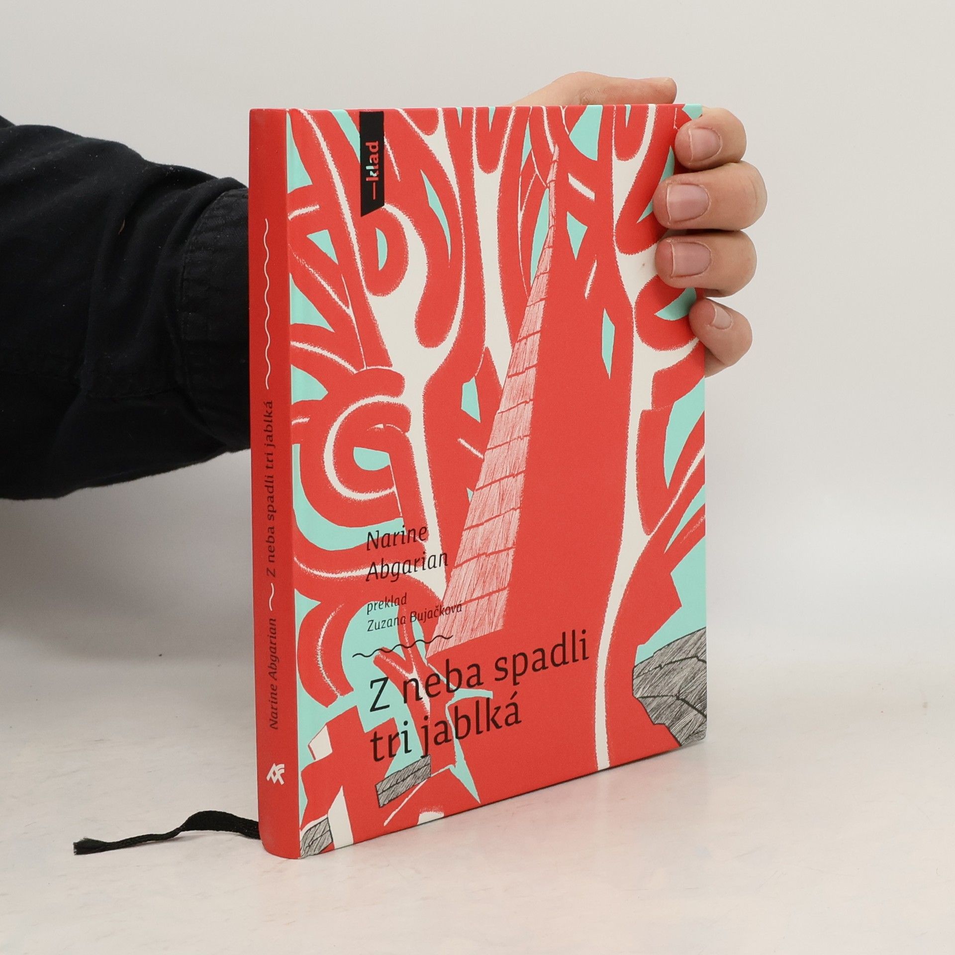 Narine Abgarjan Z neba spadli tri jablká