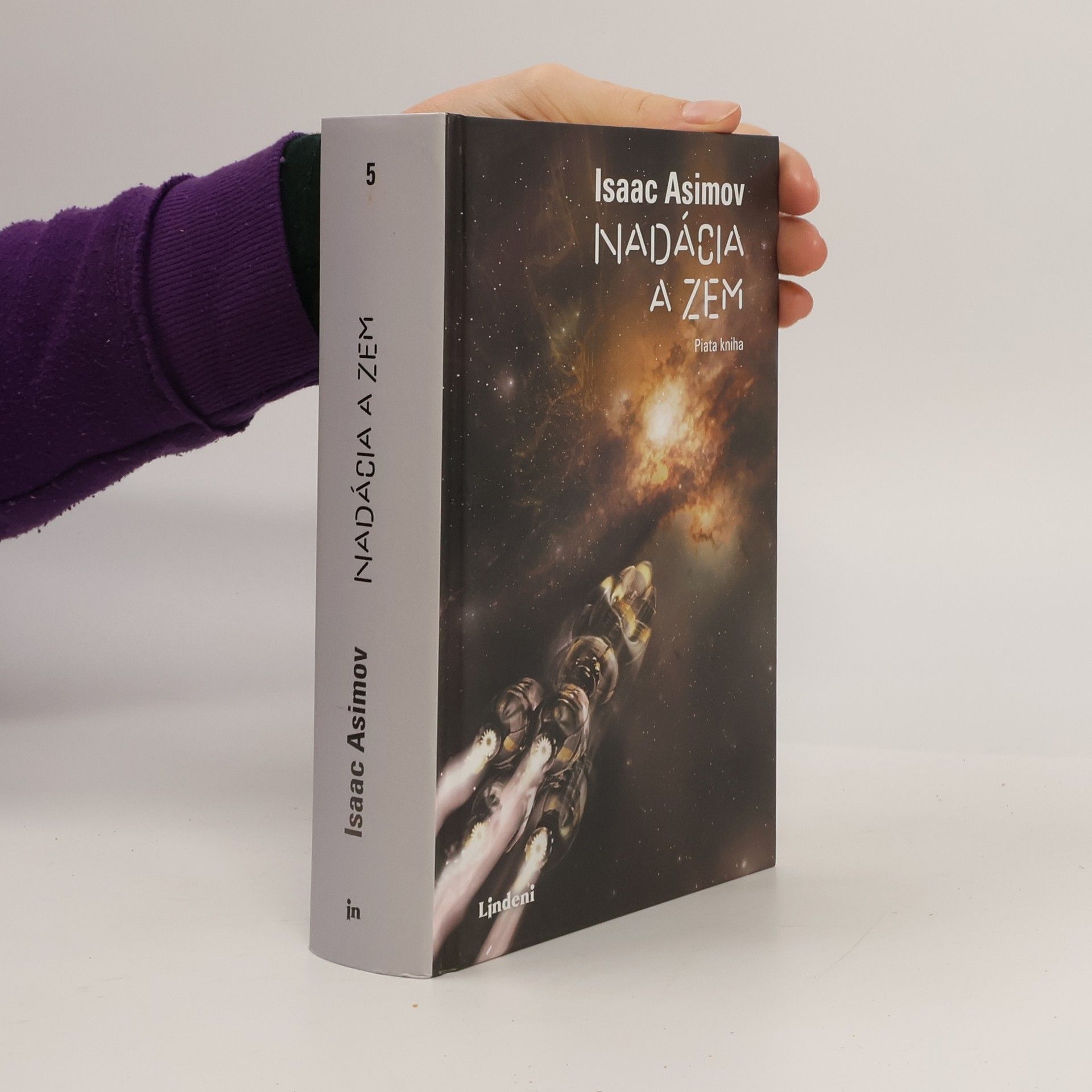 Isaac Asimov Nadácia a zem. Piata kniha