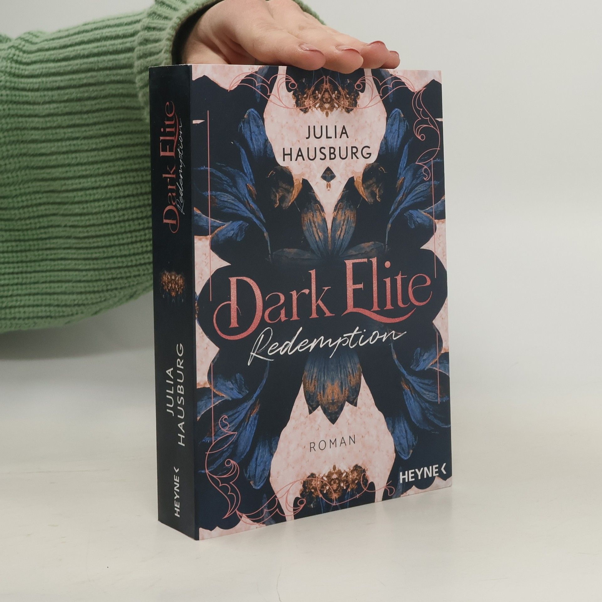 Julia Hausburg Dark Elite - Redemption