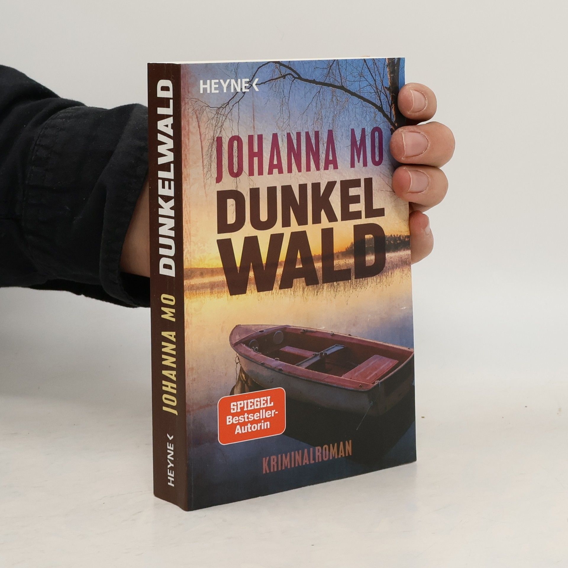 Johanna Mo Dunkelwald