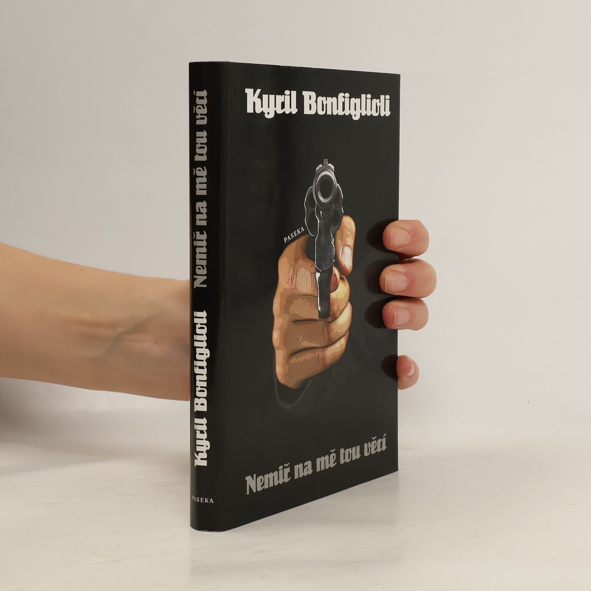 Kyril Bonfiglioli Nemiř na mě tou věcí