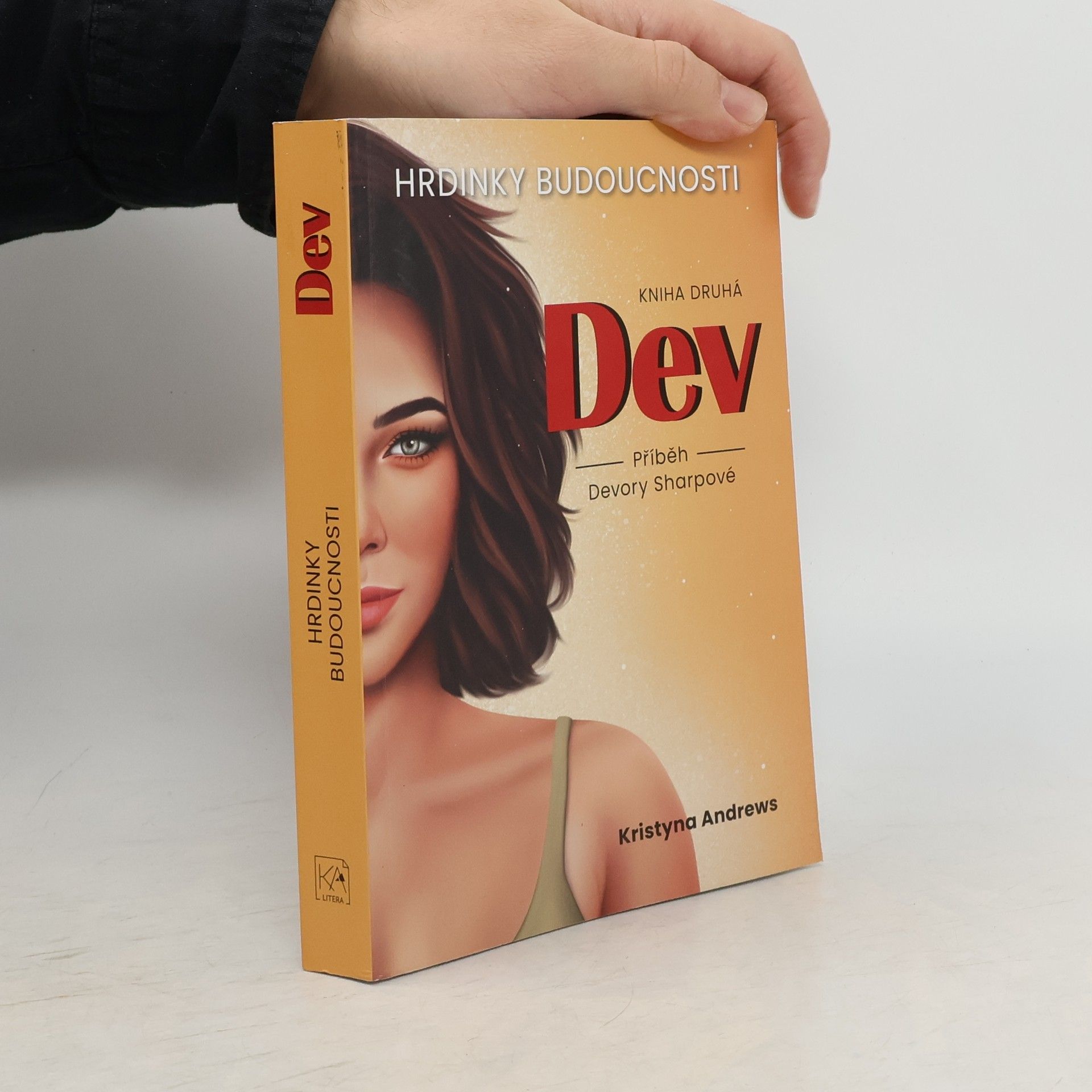 Kristyna Andrews Hrdinky Budoucnosti 2 Dev - Příběh Devory Sharpové