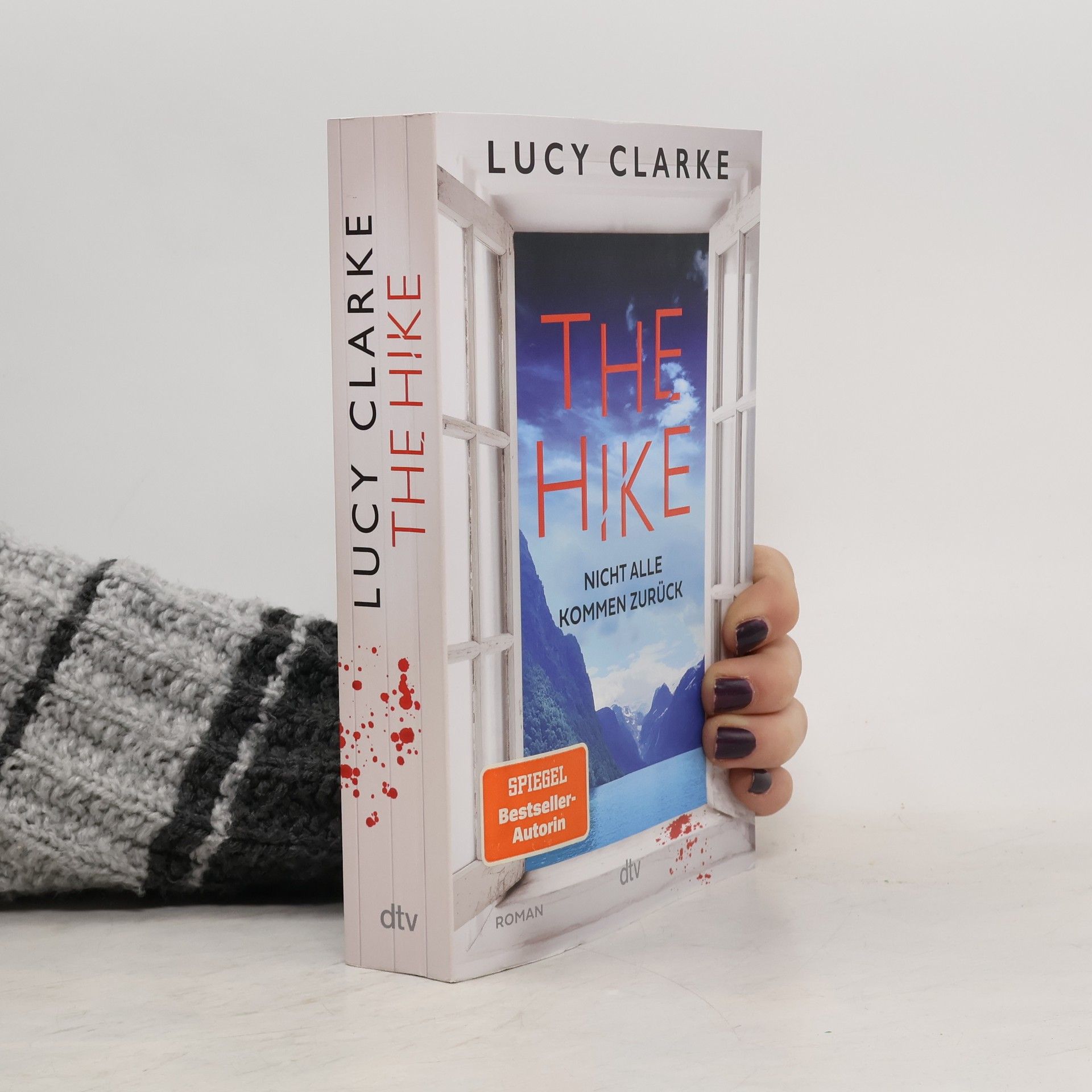 Lucy Clarke The Hike