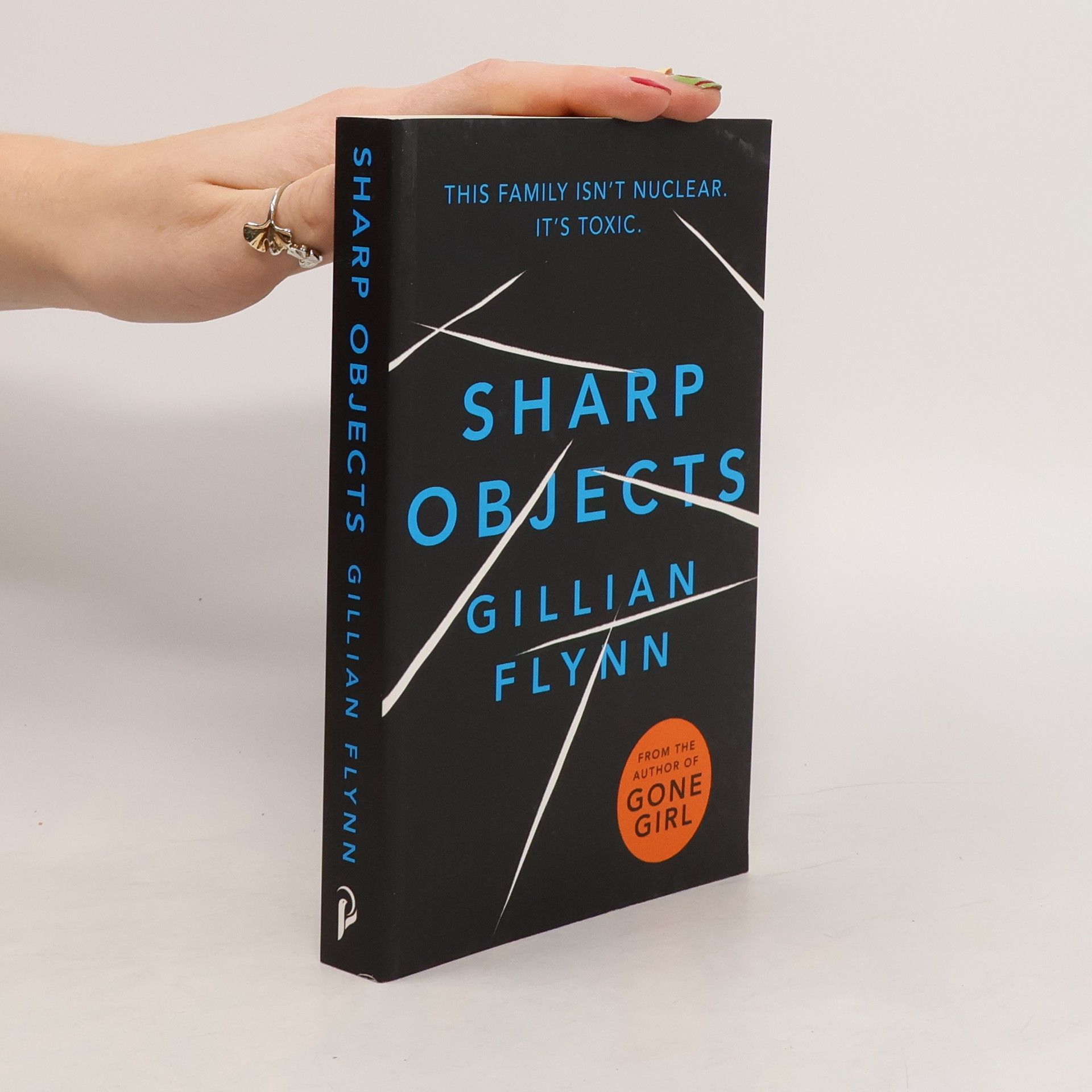 Gillian Flynn Sharp objects