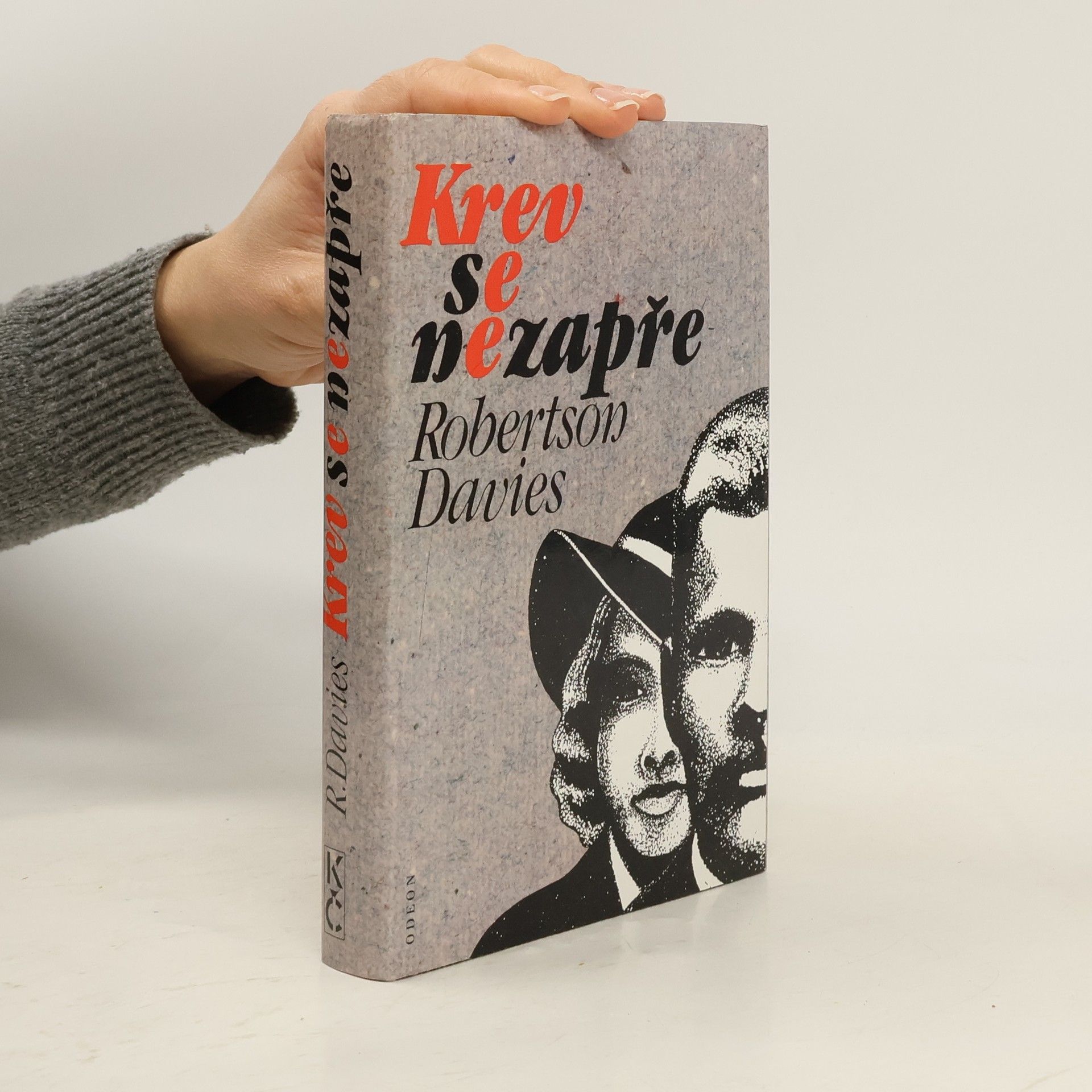 Robertson Davies Krev se nezapře