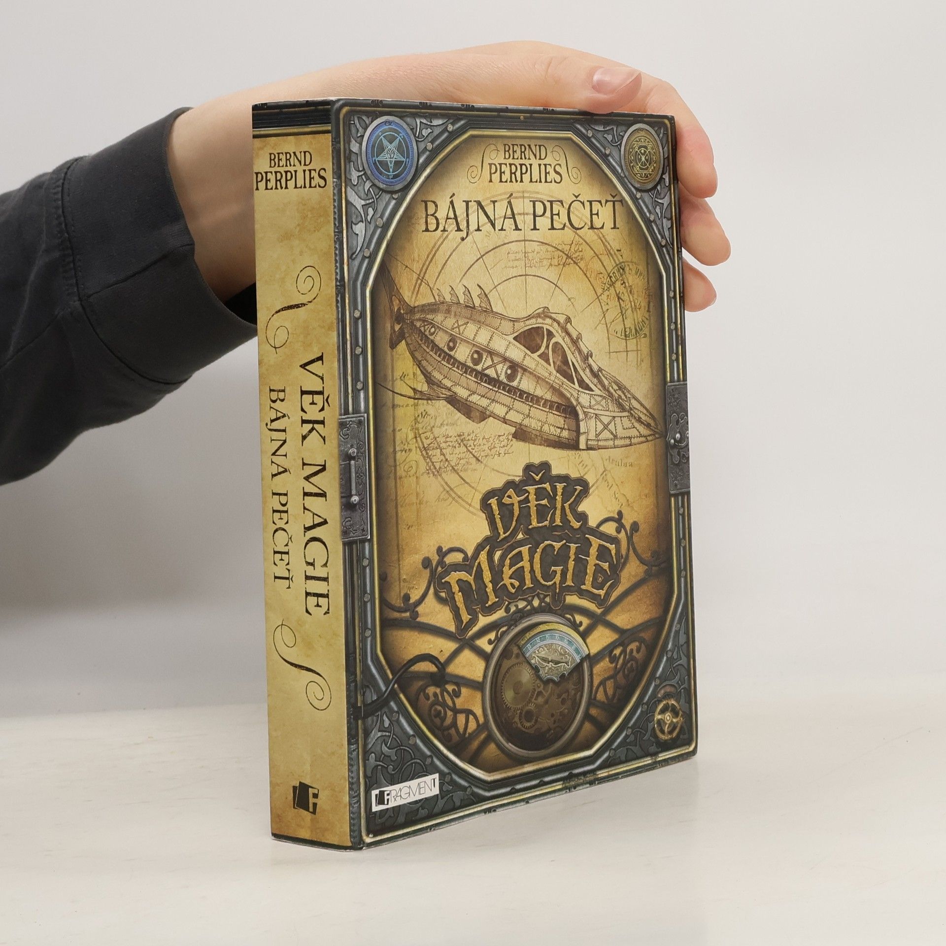 Bernd Perplies Věk magie. Bájná pečeť