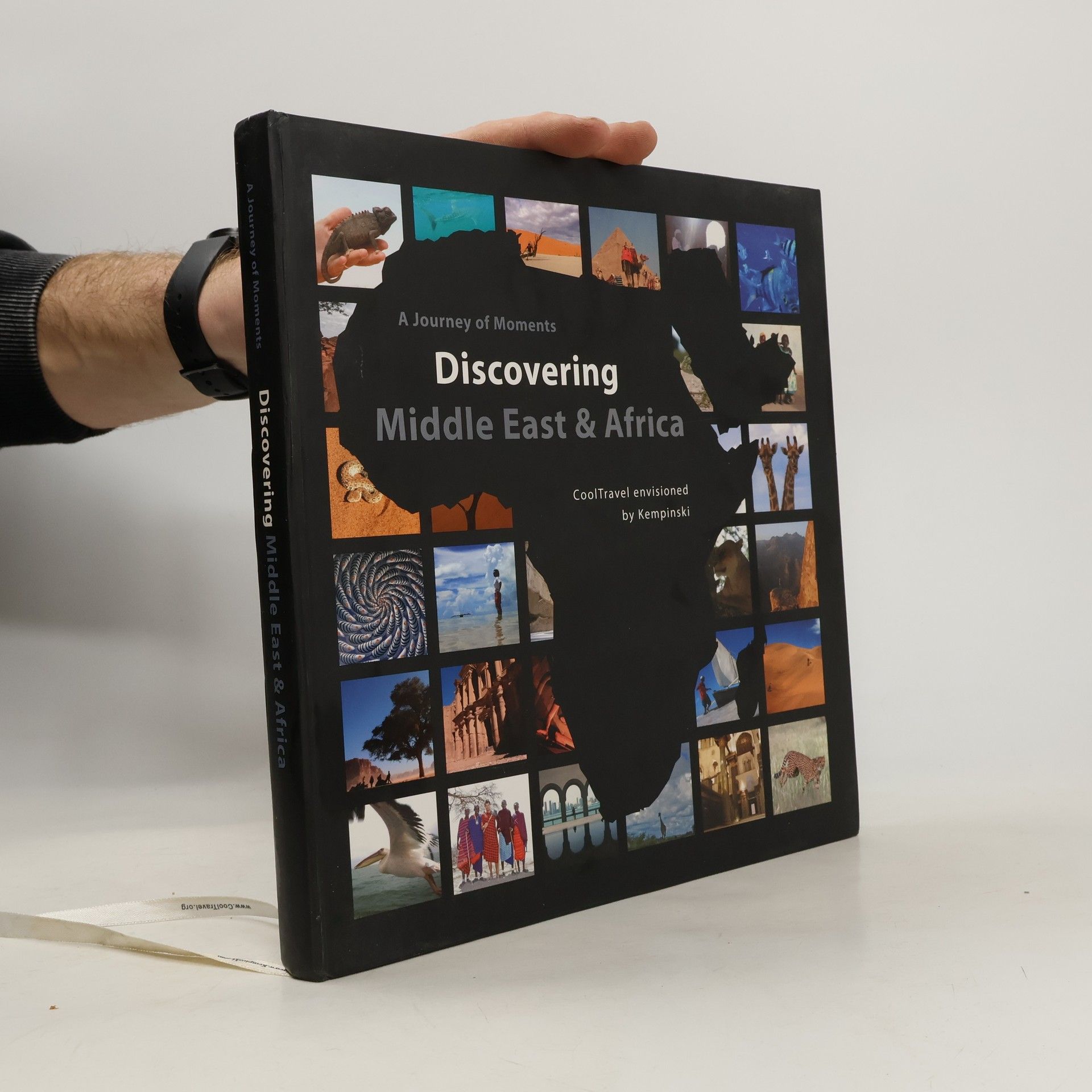 Various authors CoolTravel - Discovering the Middle East & Africa