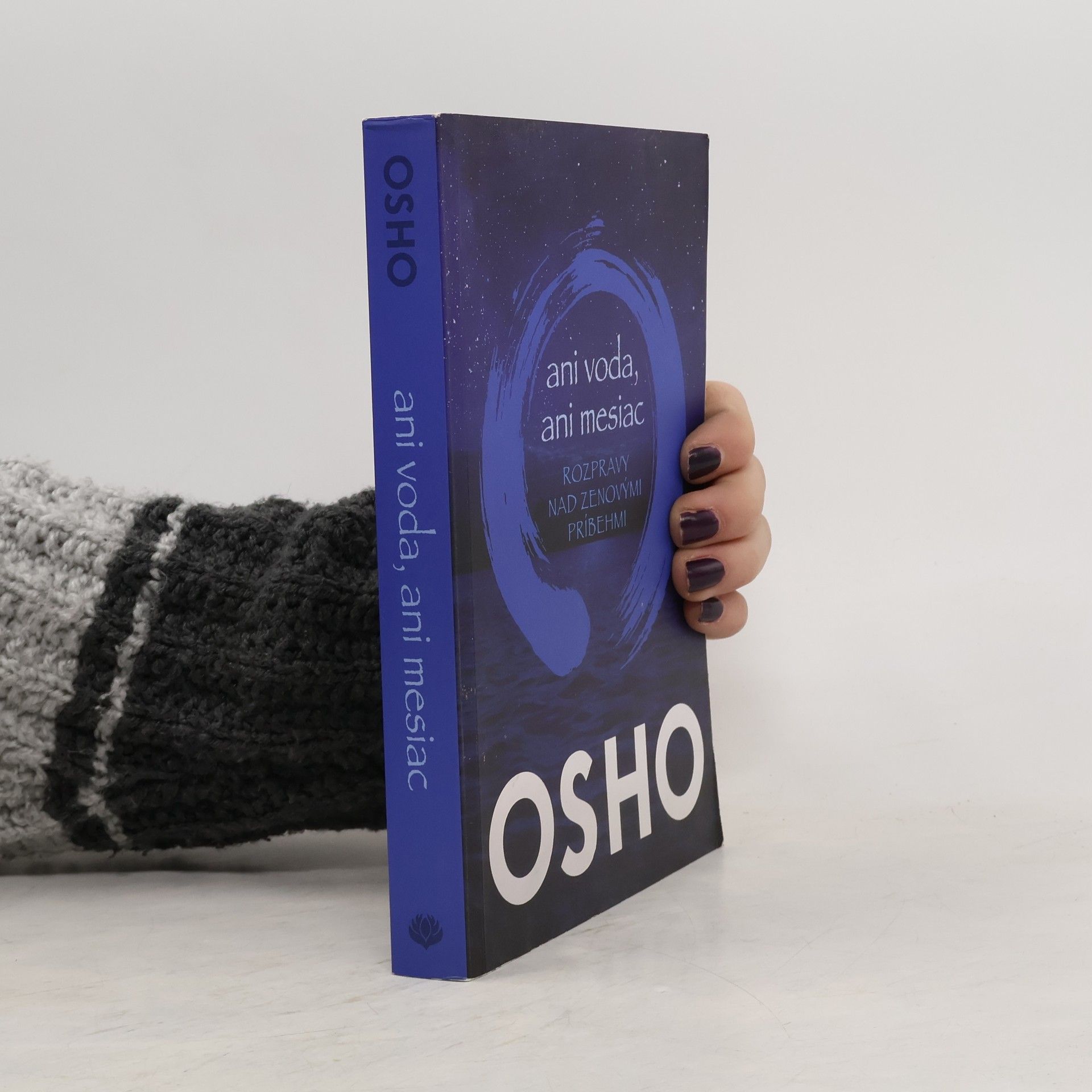 Ani voda, ani mesiac