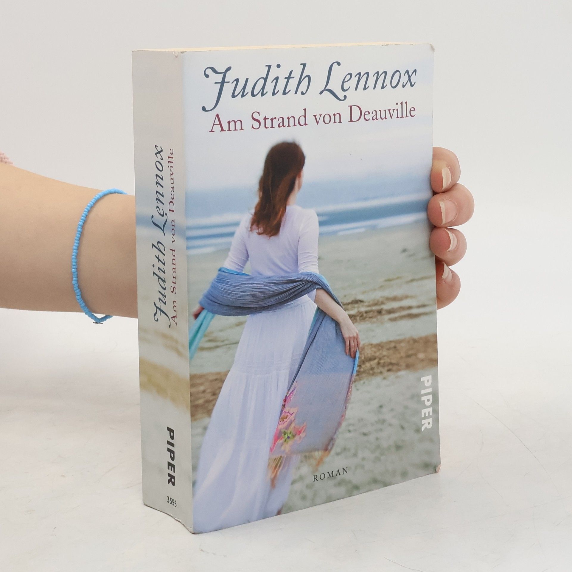 Judith Lennox Am Strand von Deauville