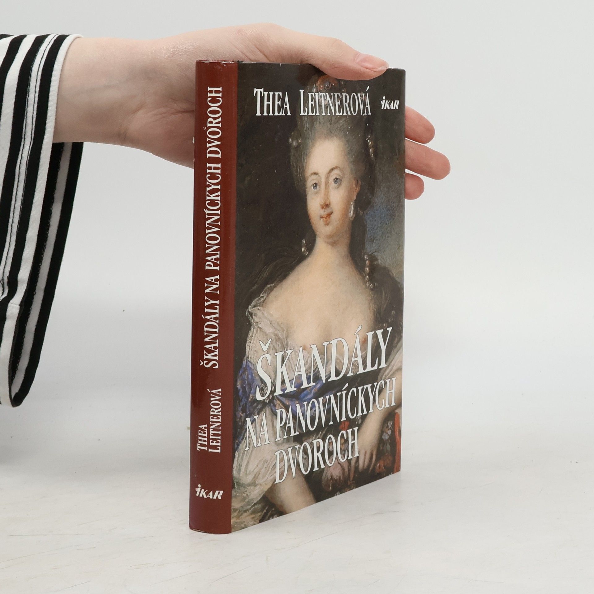 Thea Leitner Škandály na panovníckych dvoroch