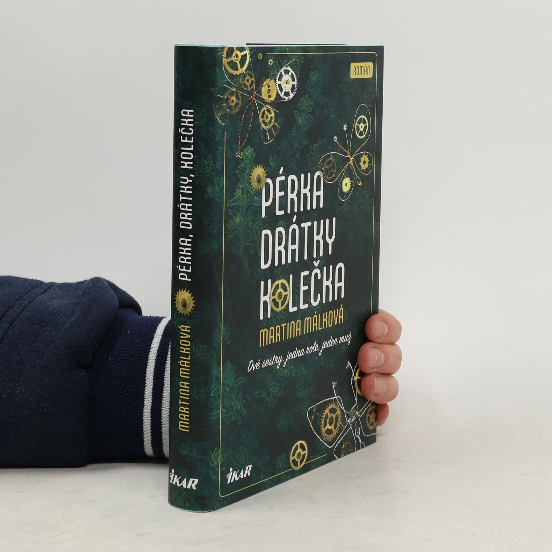 Pérka, drátky, kolečka: Dvě sestry, jedna role, jeden muž