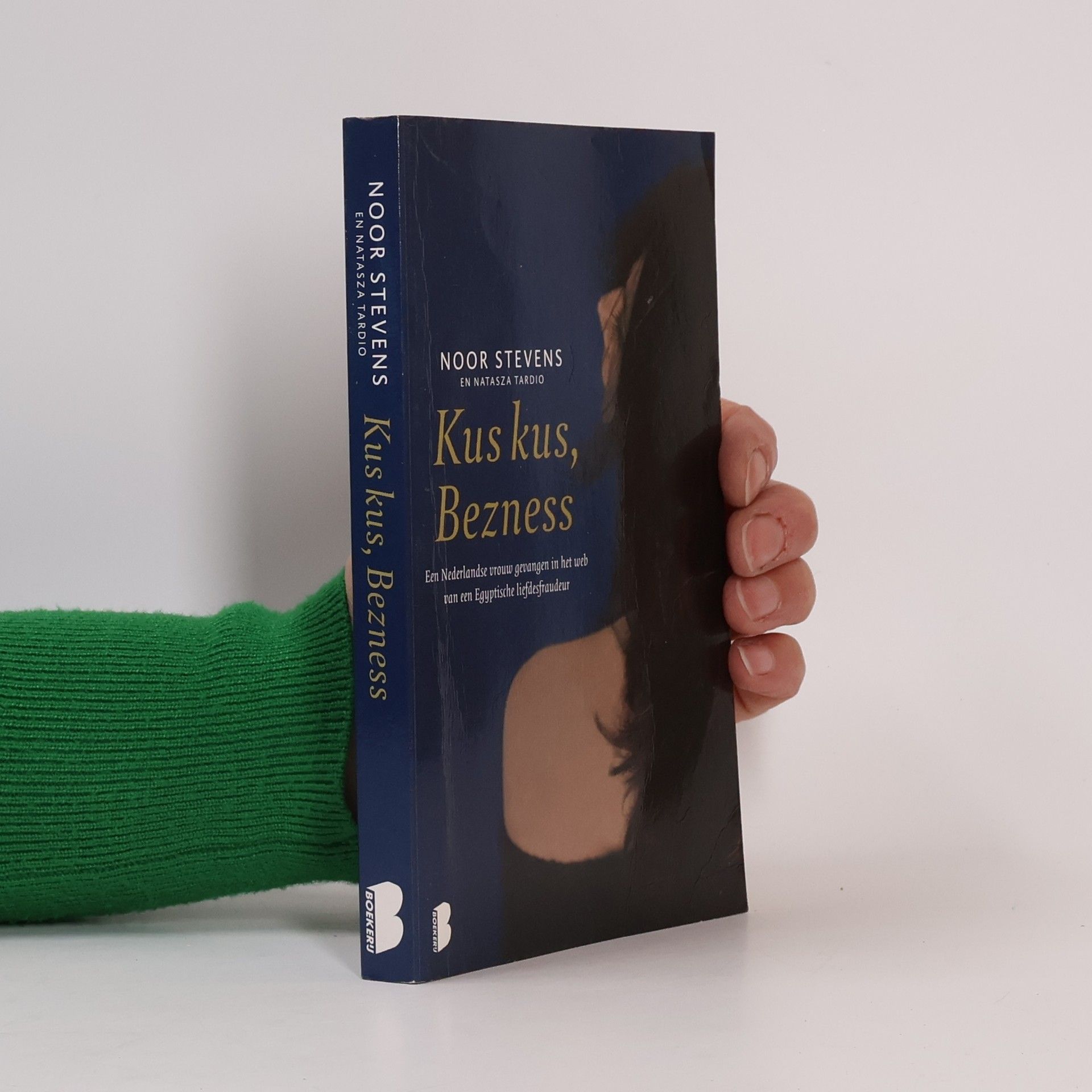 Noor Stevens Kus kus, Bezness