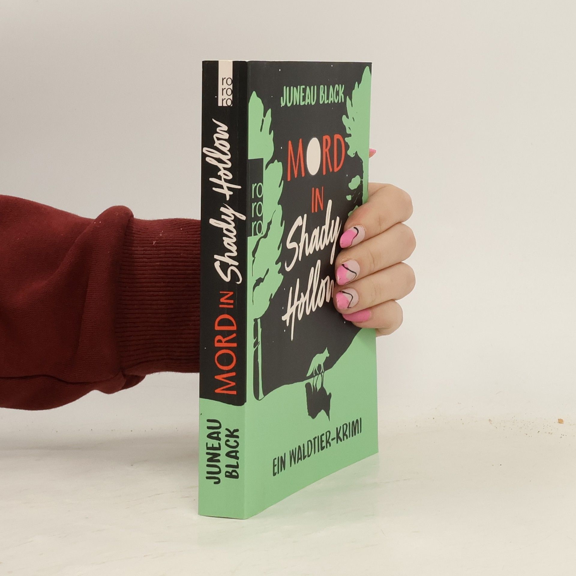 Juneau Black Mord in Shady Hollow