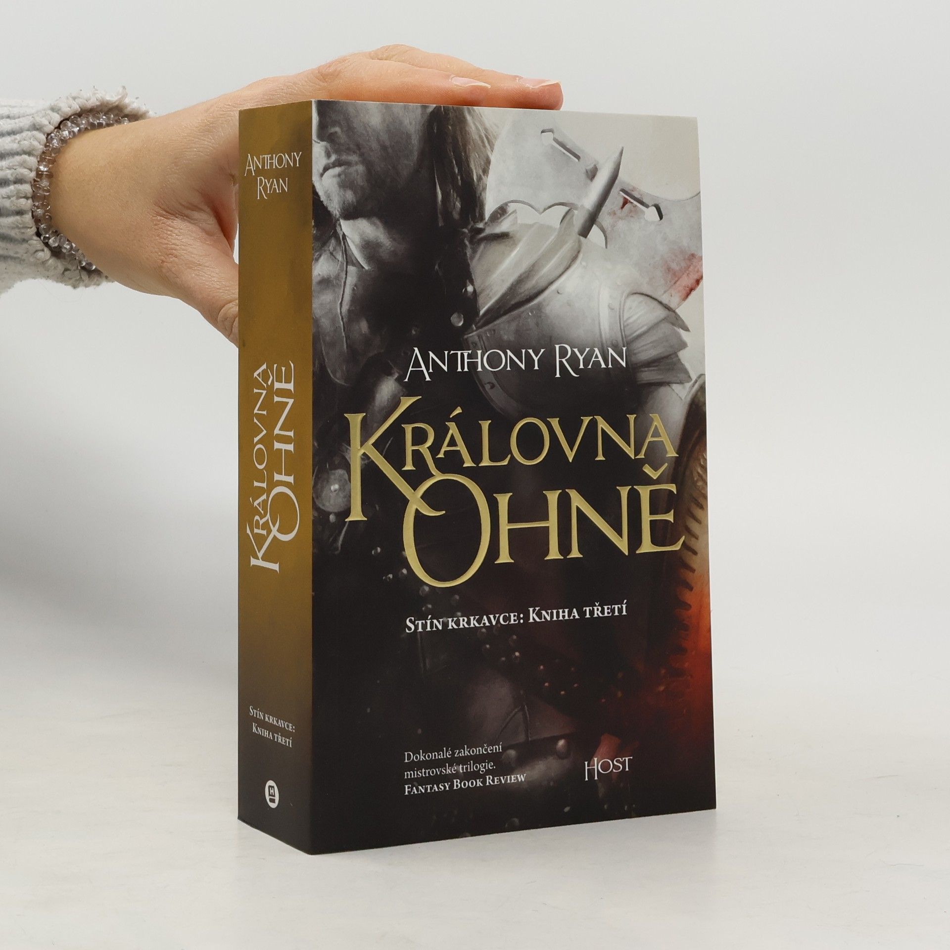 Anthony Ryan Královna ohně. Stín Krkavce. 3. díl