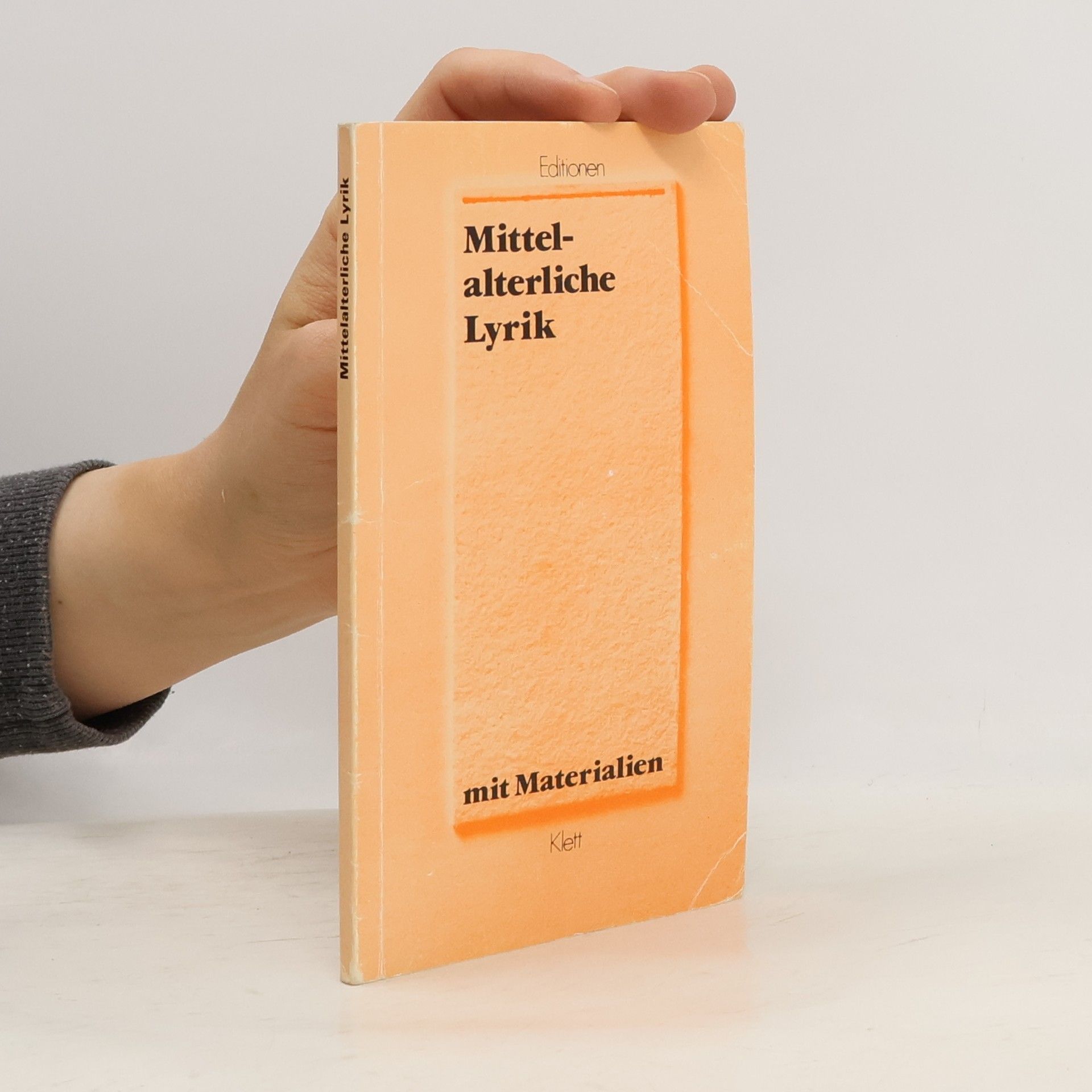 Mittelalterliche Lyrik : mit Materialien