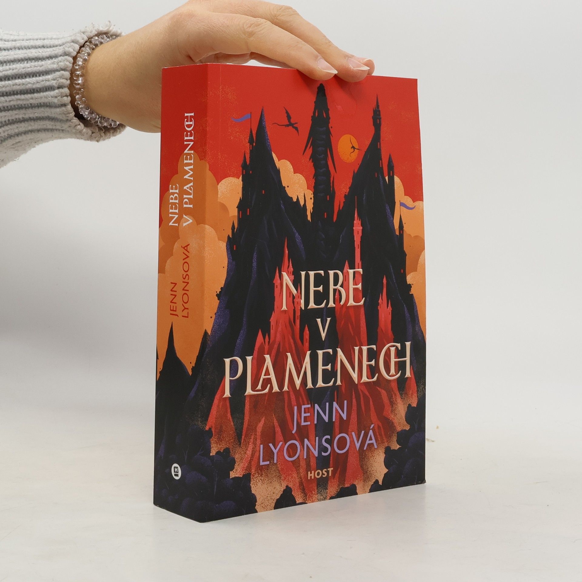 Jenn Lyons Nebe v plamenech