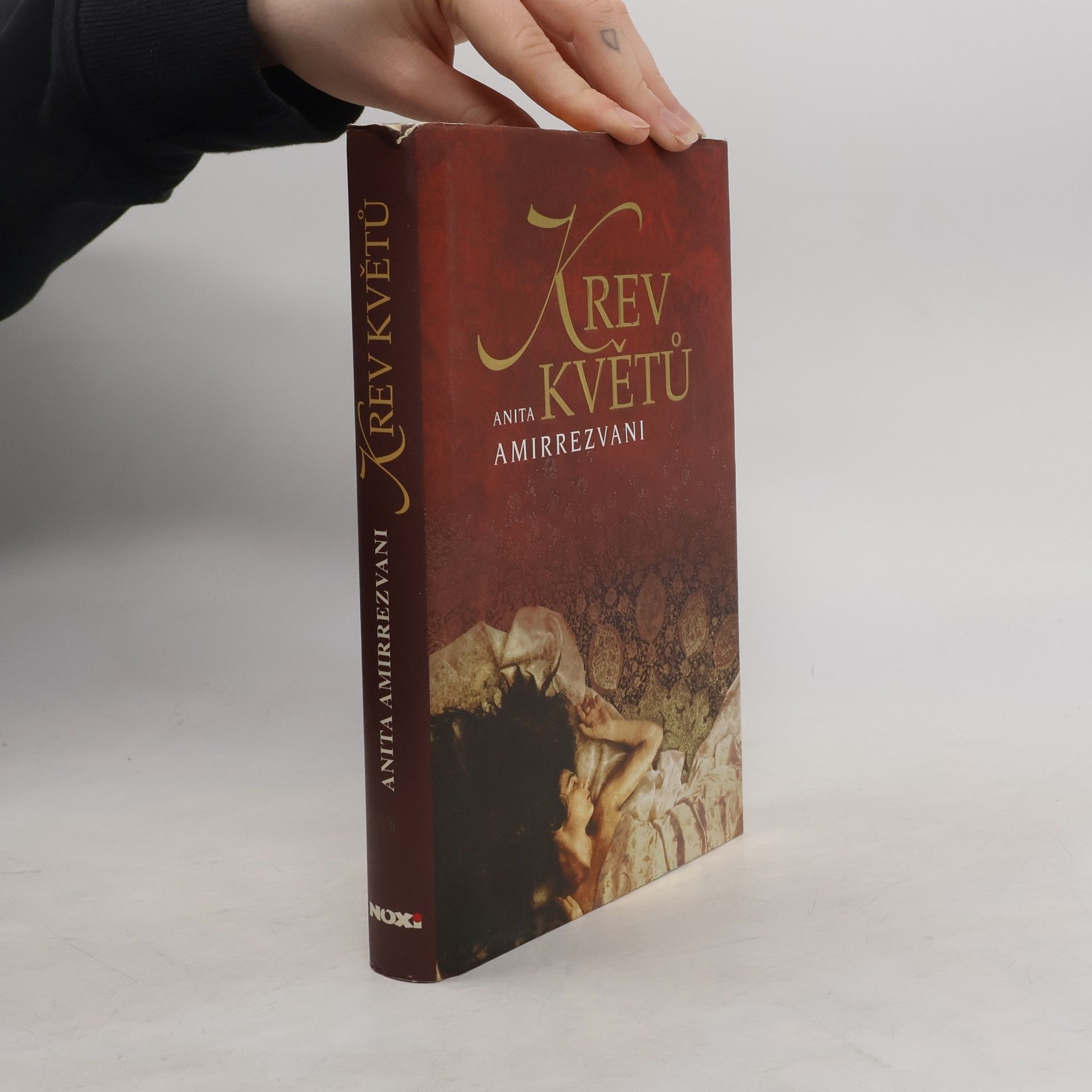 Anita Amirrezvani Krev květů