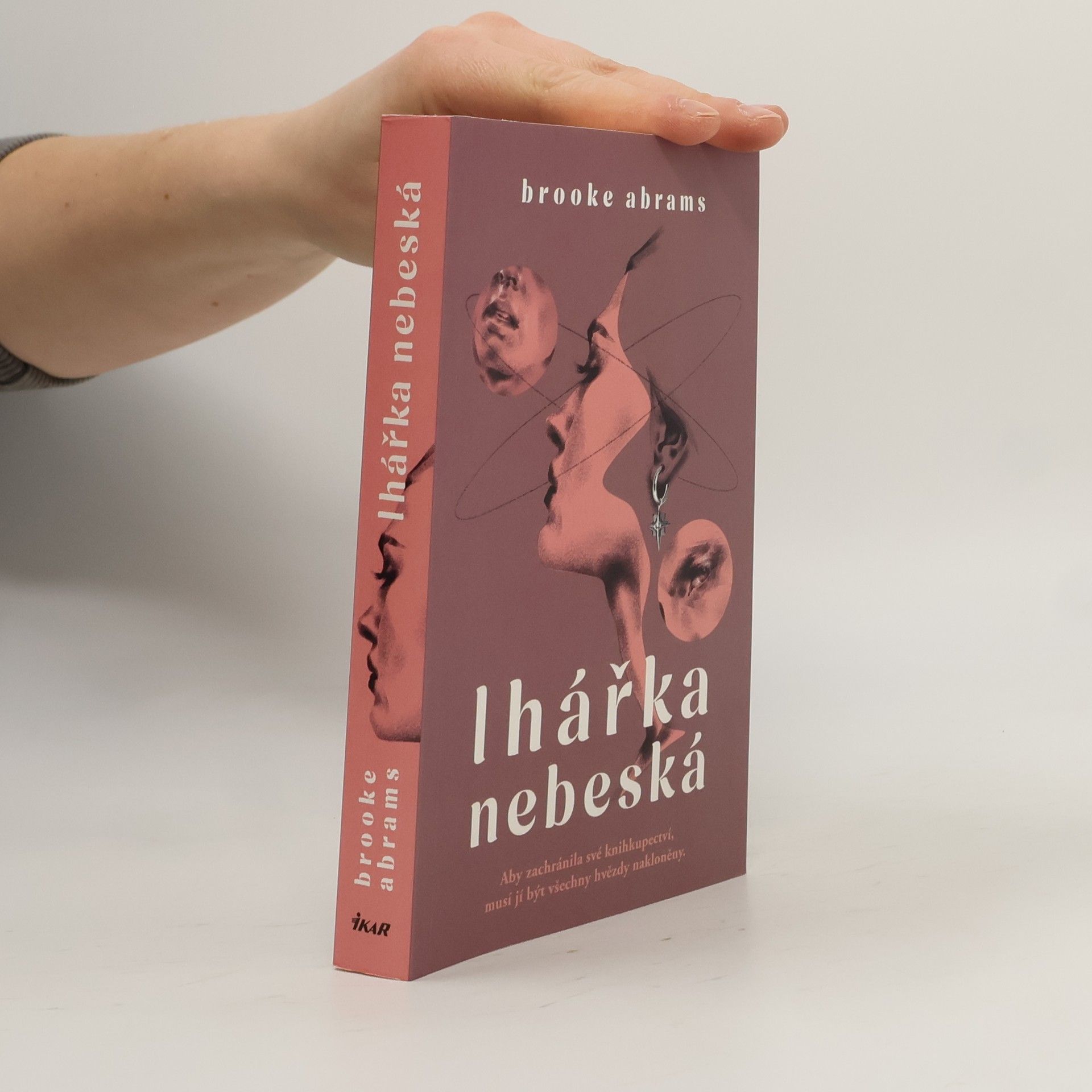 Brooke Abrams Lhářka nebeská