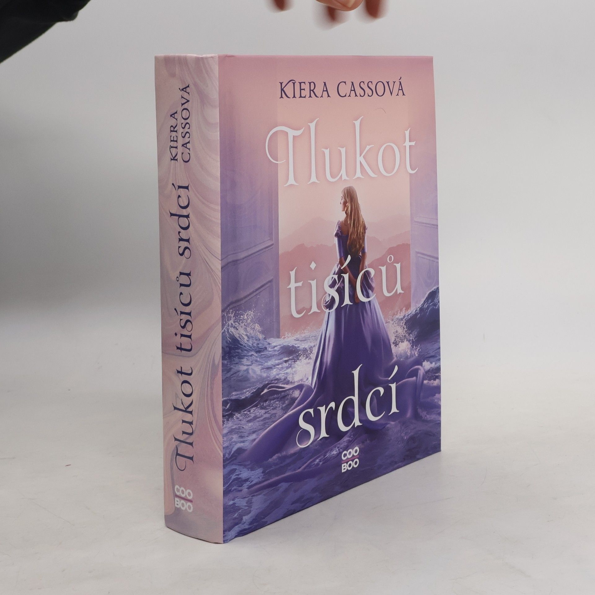 Kiera Cass Tlukot tisíců srdcí