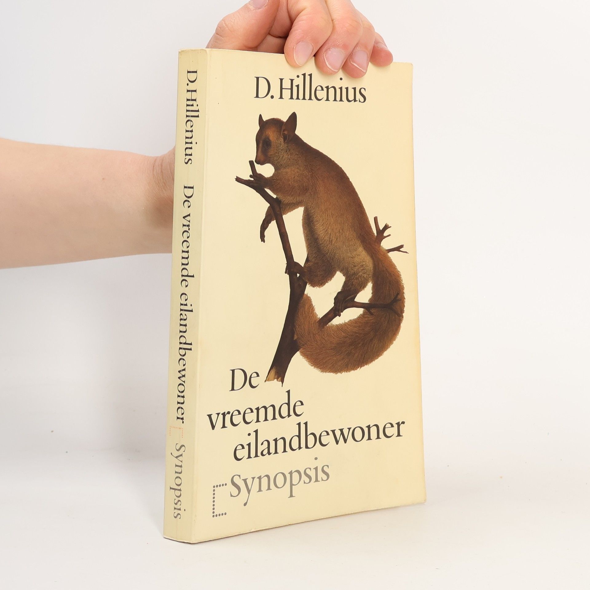 D. Hillenius De vreemde eilandbewoner